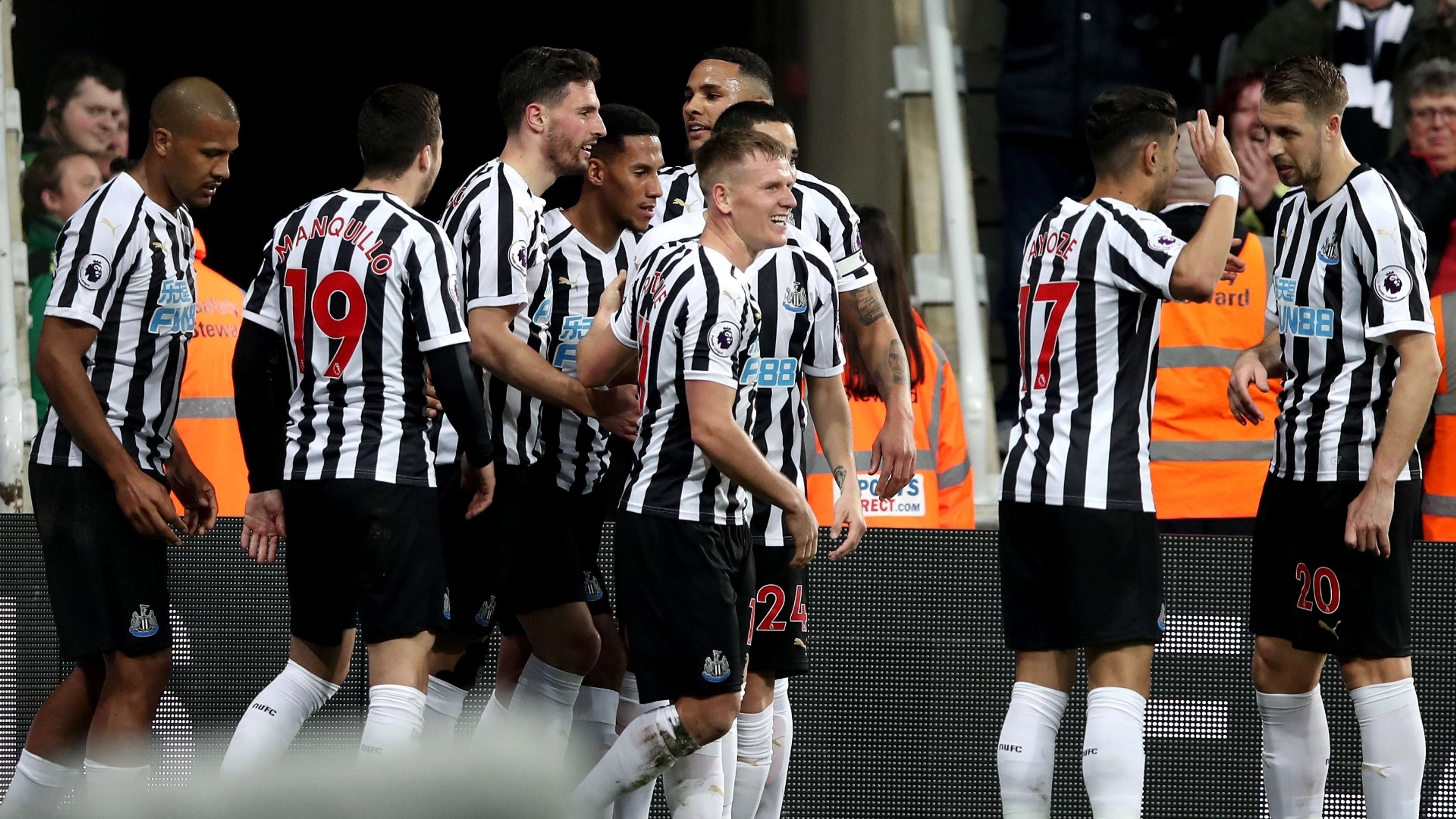 Newcastle celebrate vs Burnley