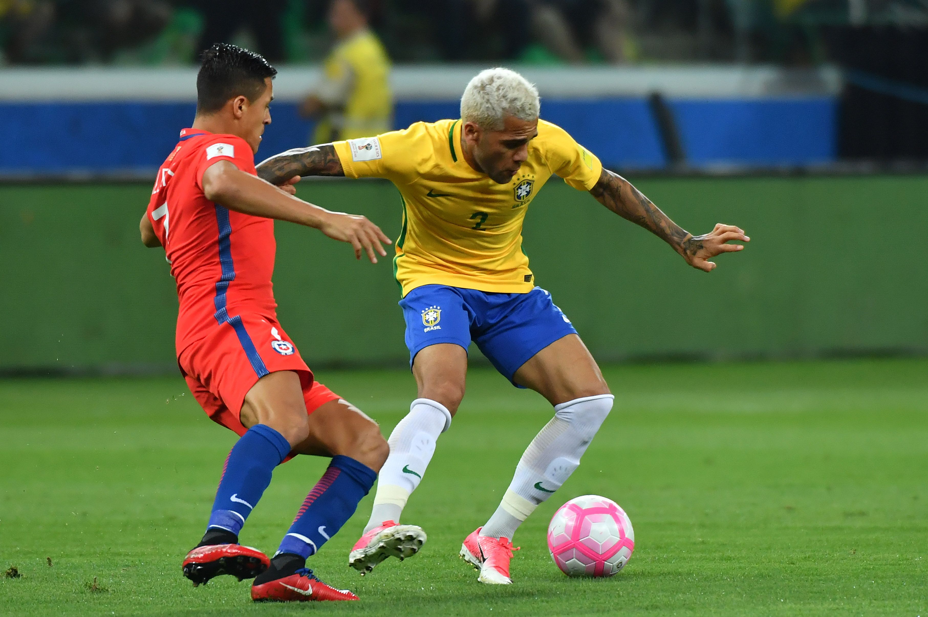 Daniel Alves VS Alexis Sanchez