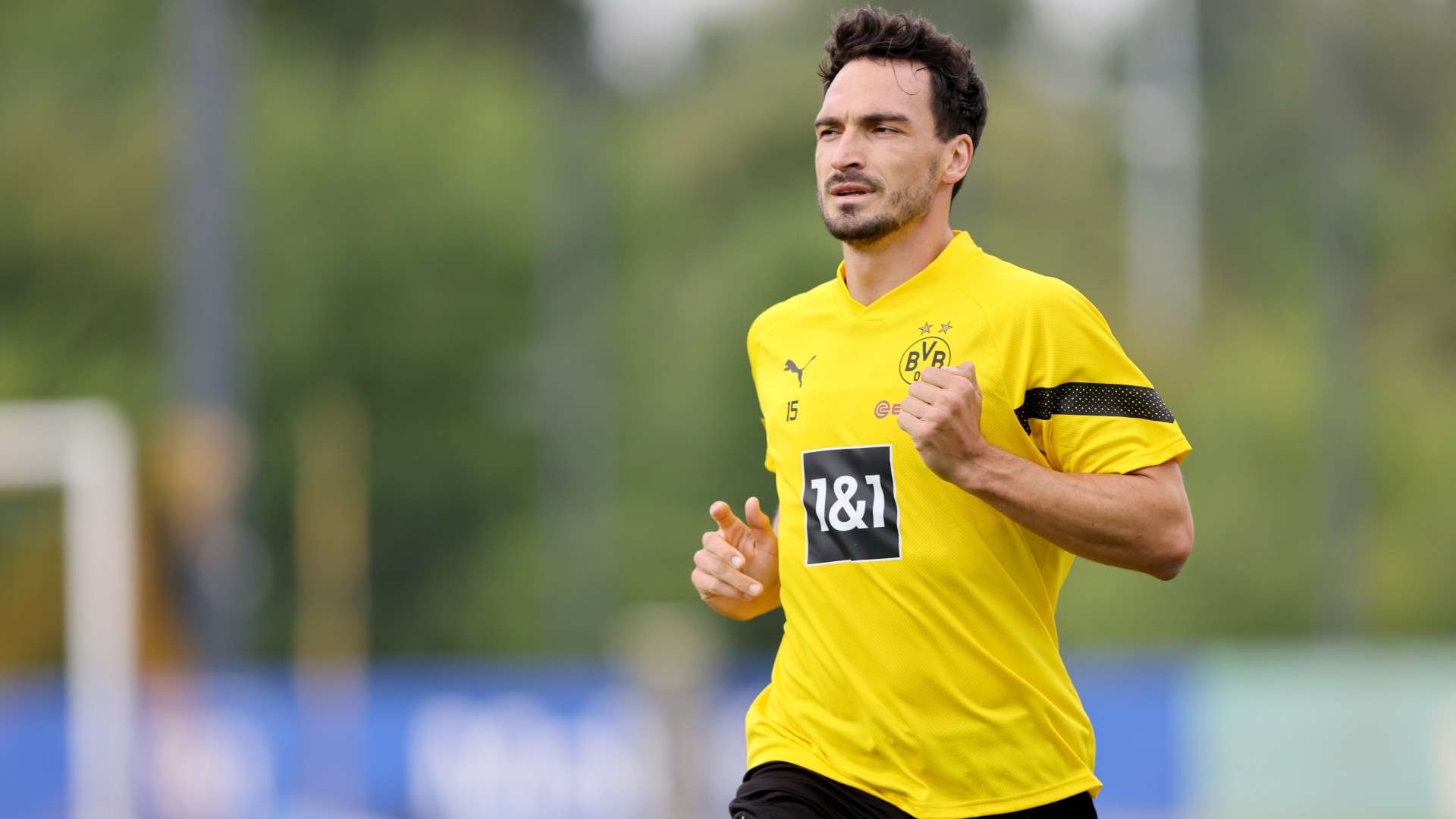 Mats Hummels attends a training session