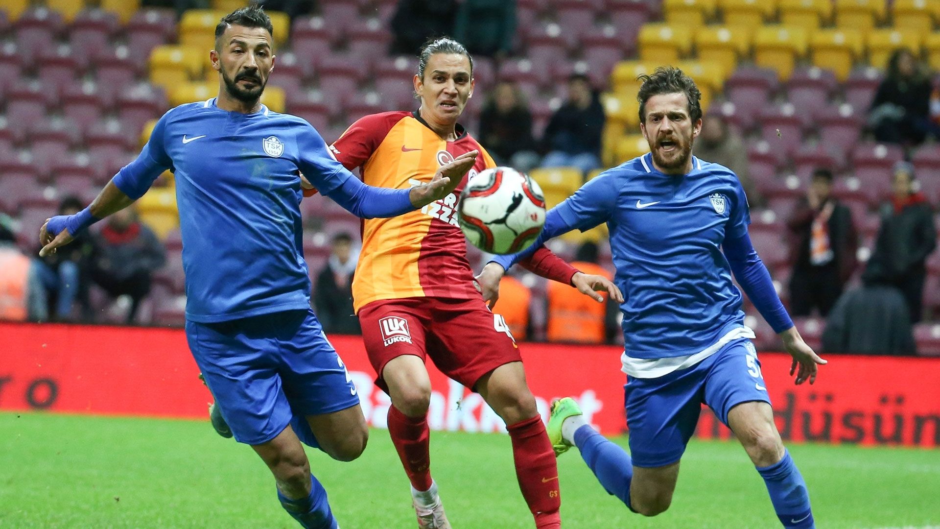 Galatasaray v Tuzlaspor 12042019