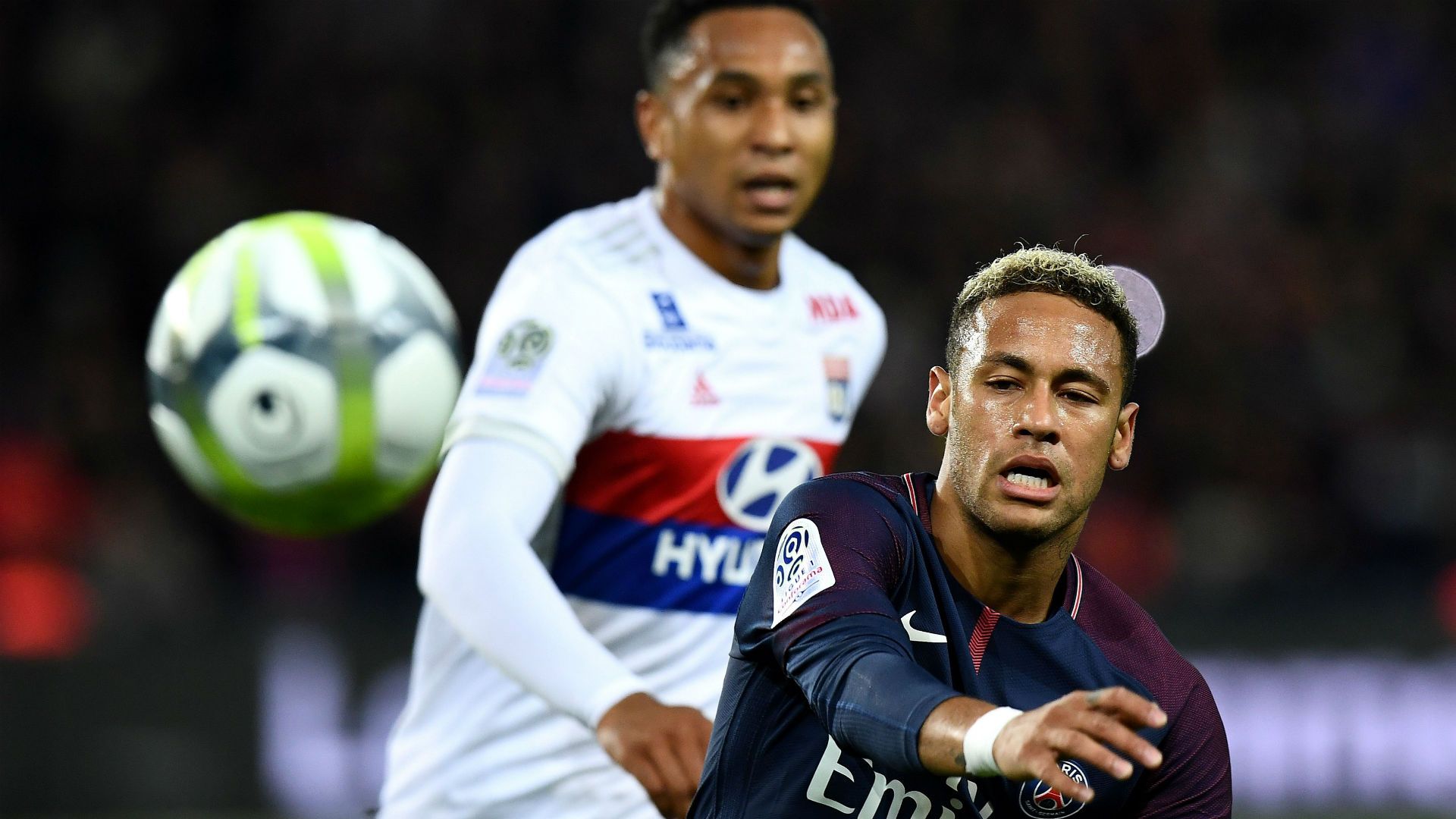 Neymar Kenny Tete PSG Lyon Ligue 1 17092017