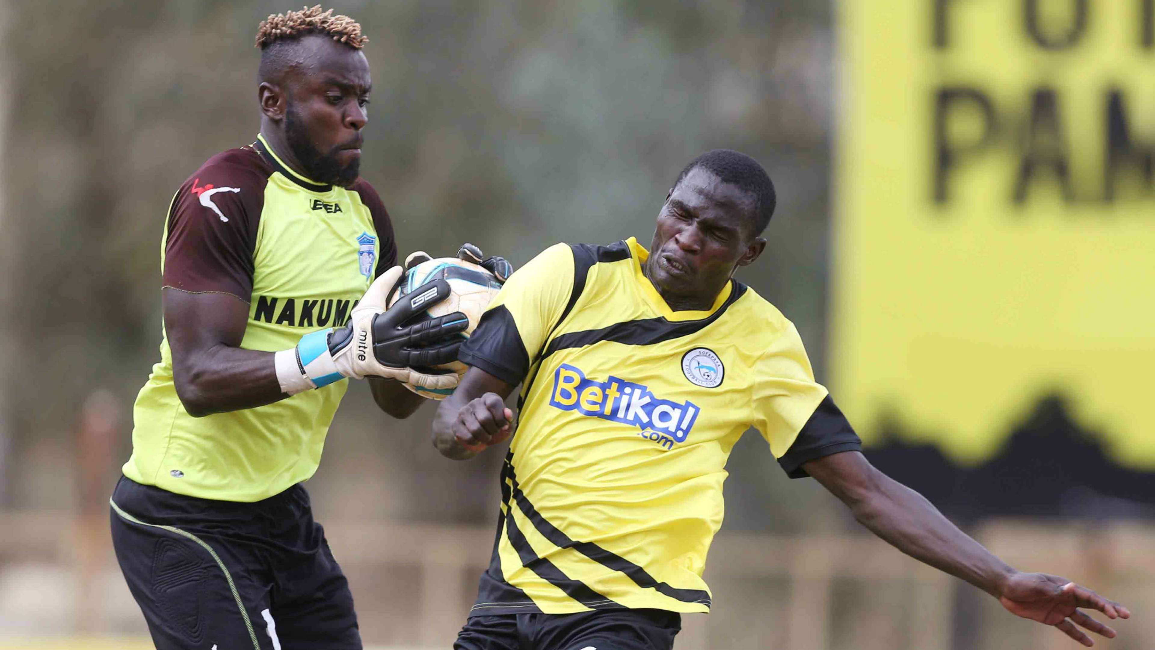 Sammy Okinda saves against Umaru Kasumba of Sofapaka.