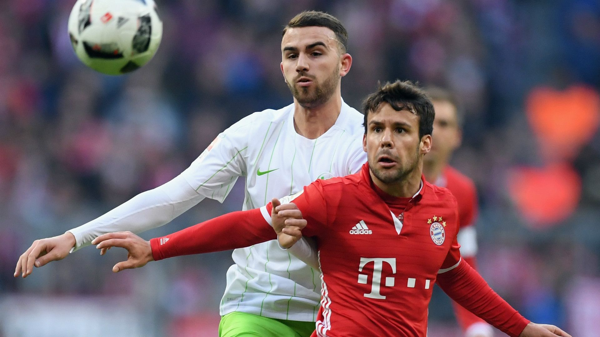 BORJA MAYORAL WOLFSBURG JUAN BERNAT BAYERN MUNCHEN GERMAN BUNDESLIGA 10122016