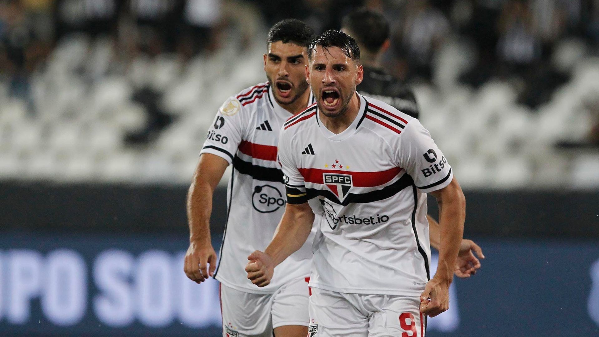 Jonathan Calleri comemora gol pelo São Paulo contra o Botafogo, pelo Brasileirão 2023