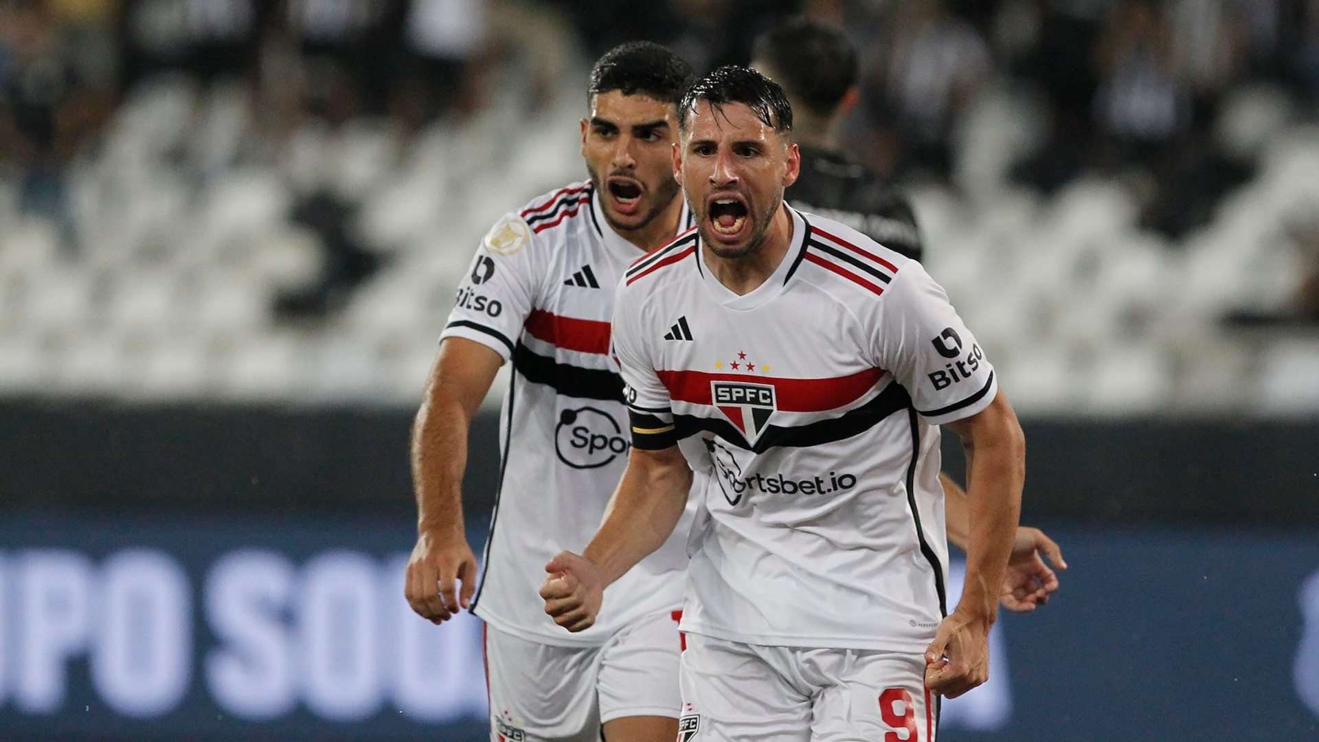 Jonathan Calleri comemora gol pelo São Paulo contra o Botafogo, pelo Brasileirão 2023
