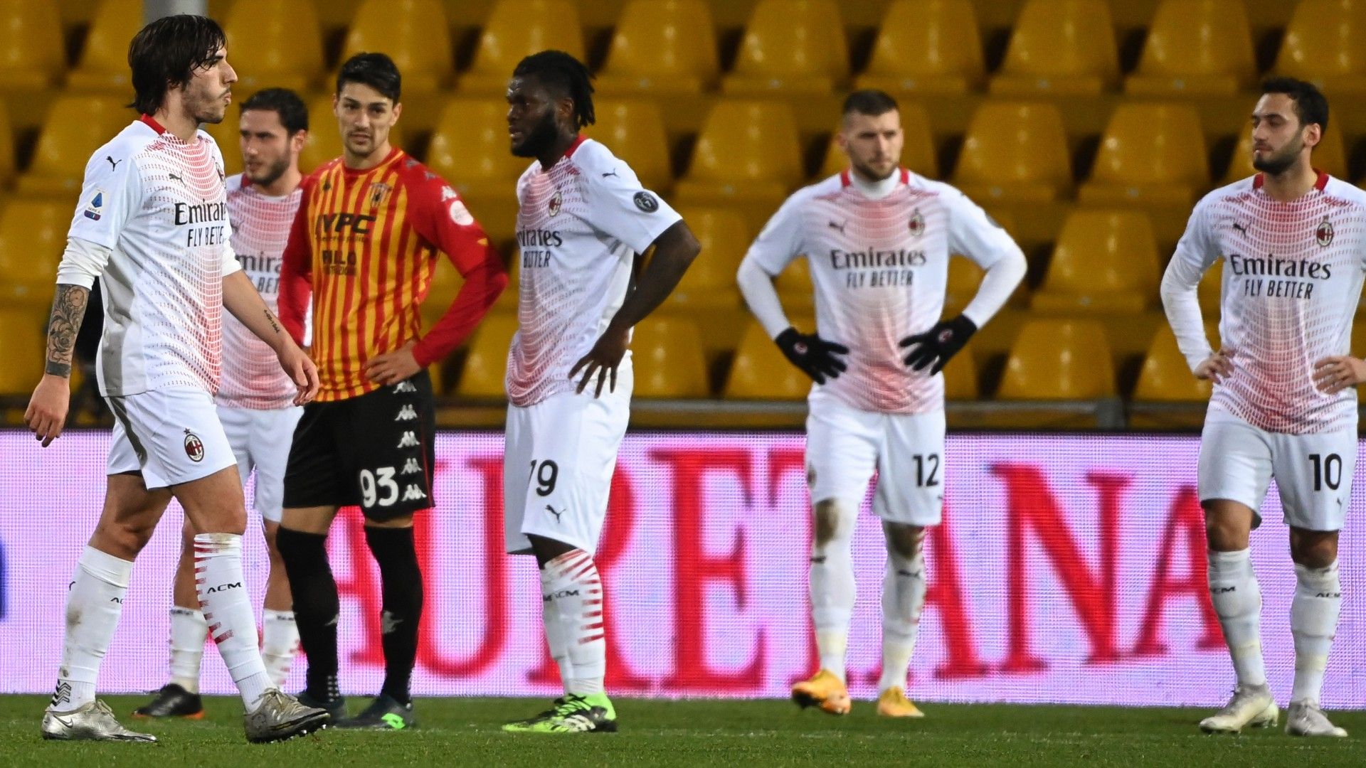 Benevento Milan Tonali red card