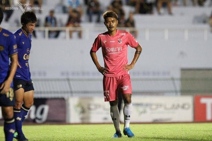 “ฟุตบอลไม่มีคำว่าเด็กเกินไป” - ไขความลับนกใหญ่พิฆาตกับ เดนนิส อมาโต