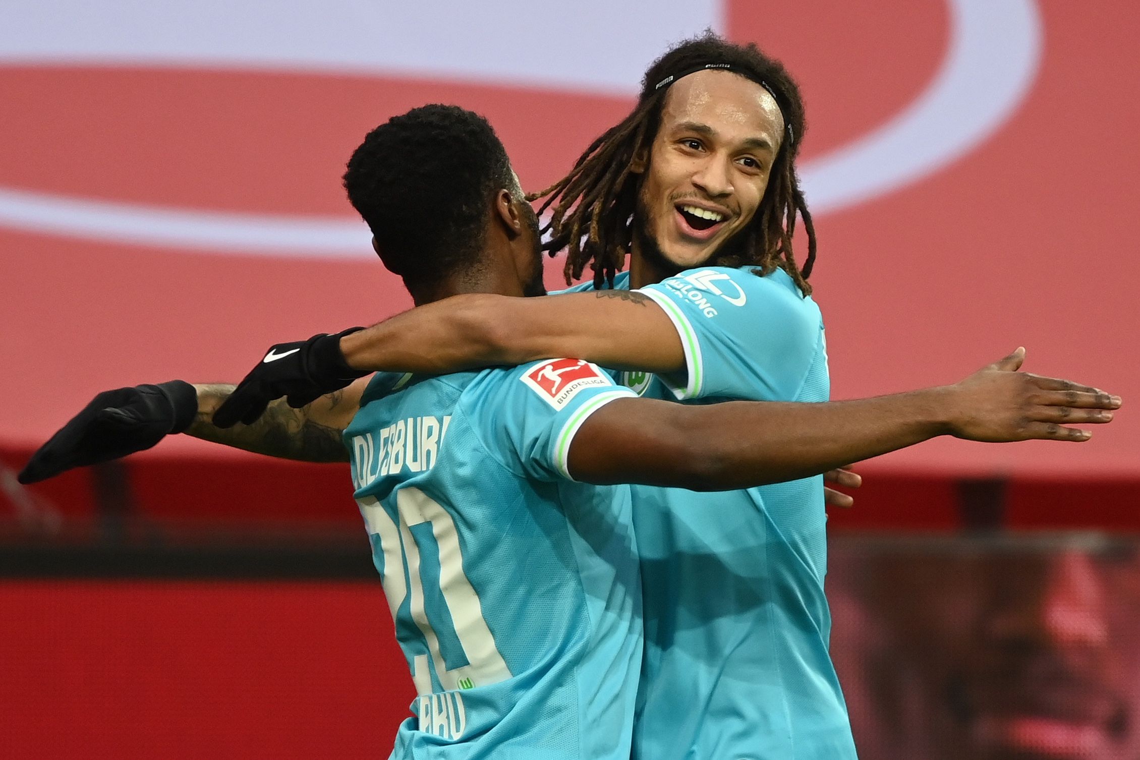 Ridle Baku Kevin Mbabu VfL Wolfsburg 2021