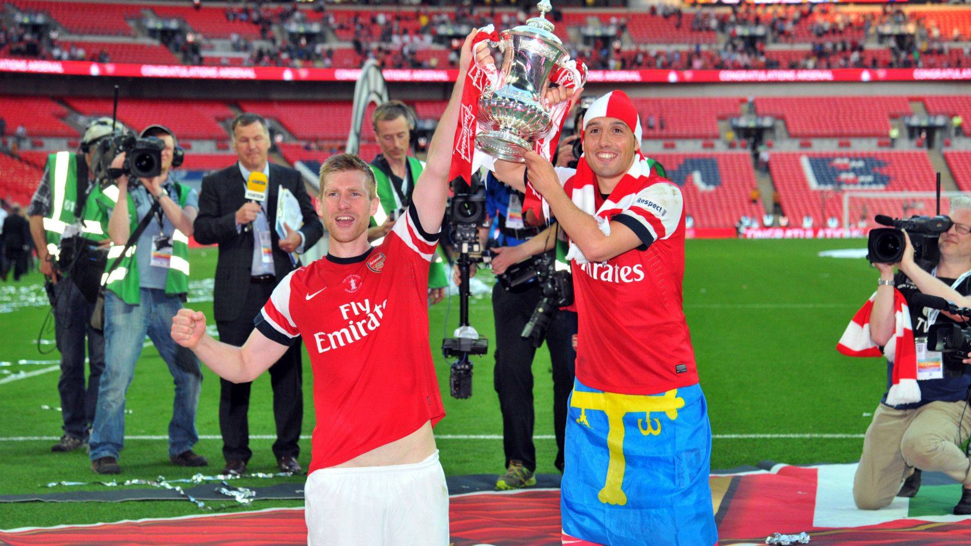 Per Mertesacker Santi Cazorla Arsenal 17052014