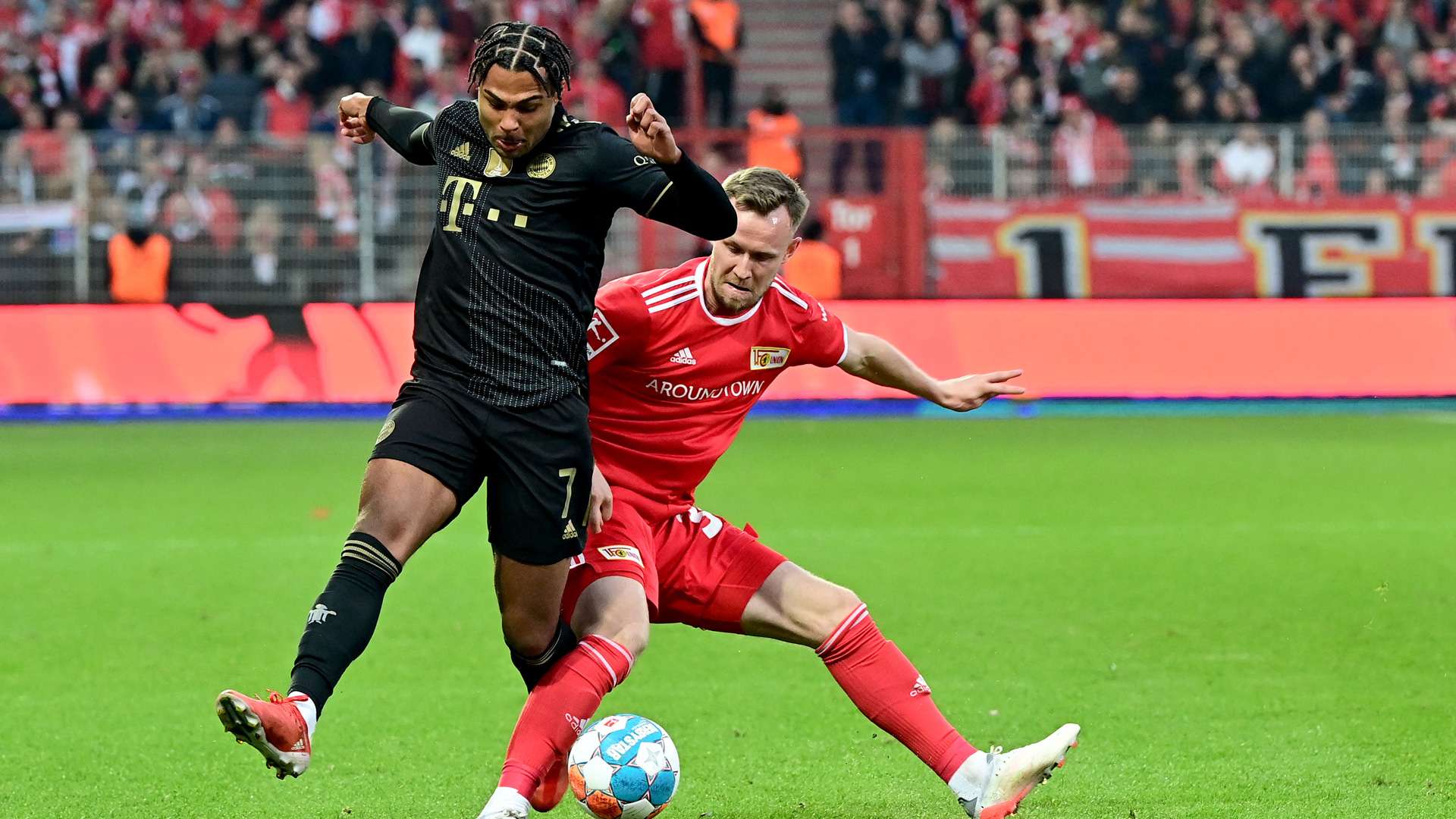 Serge Gnabry FC Bayern Union 301021