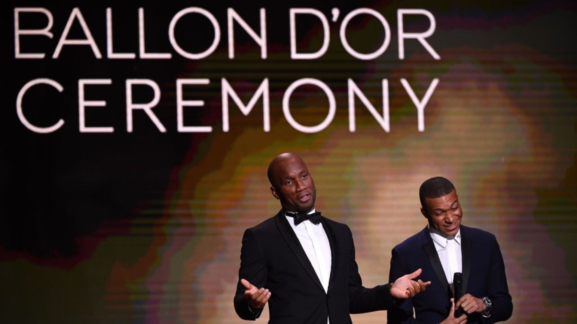 didier drogba y kylian mbappé en una entrega del balón de oro