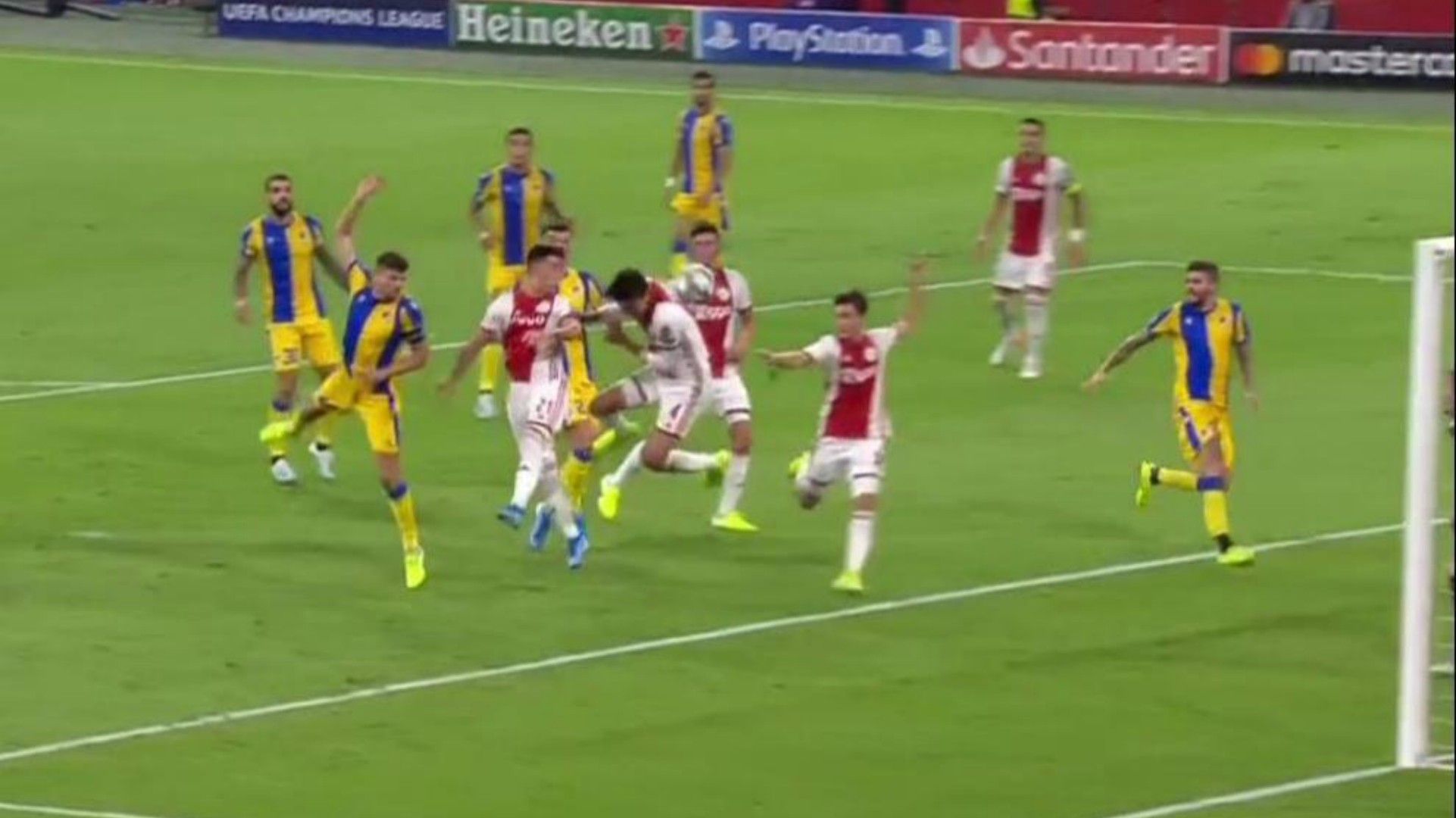 Edson Álvarez Ajax APOEL