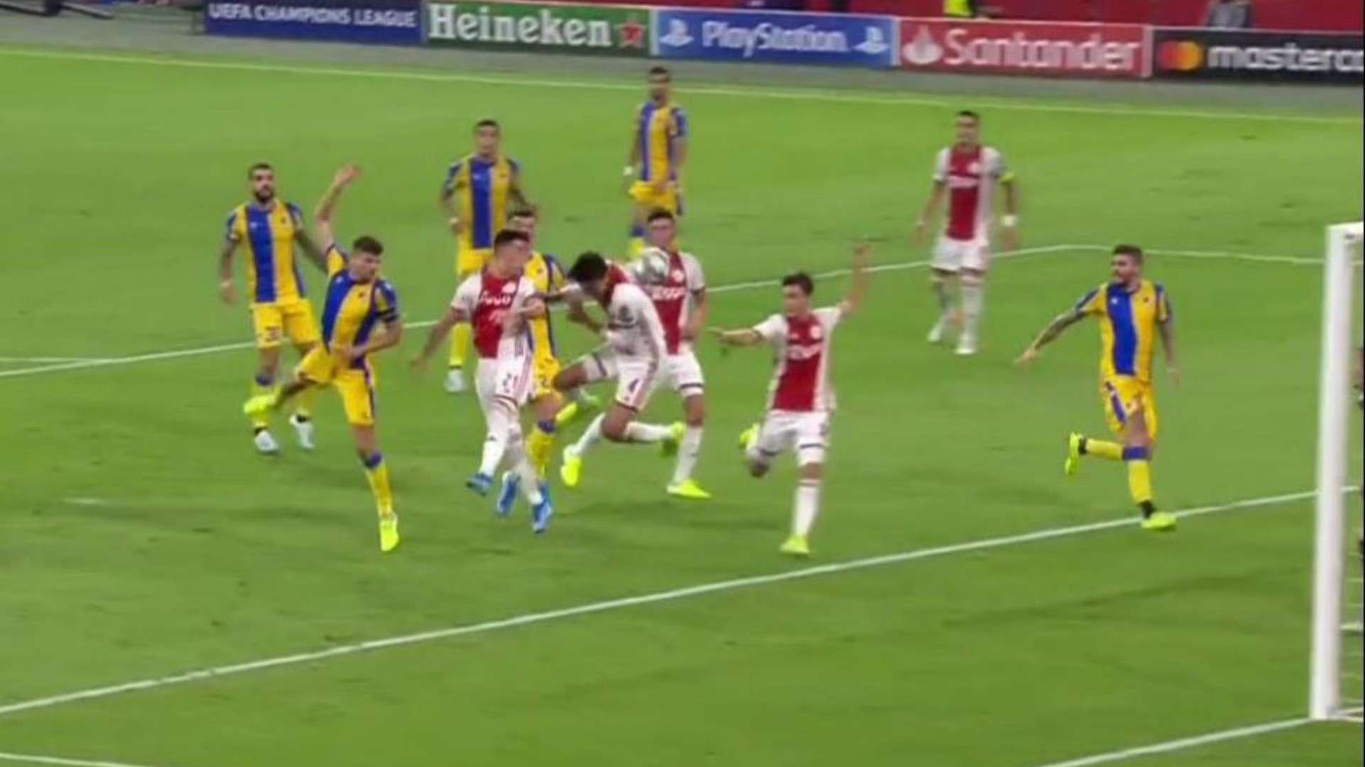 Edson Álvarez Ajax APOEL