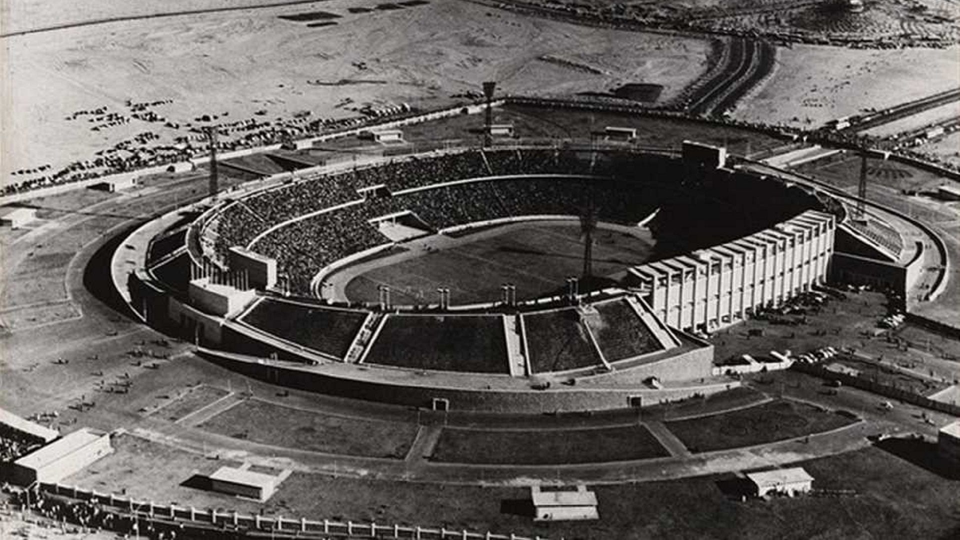 استاد القاهرة