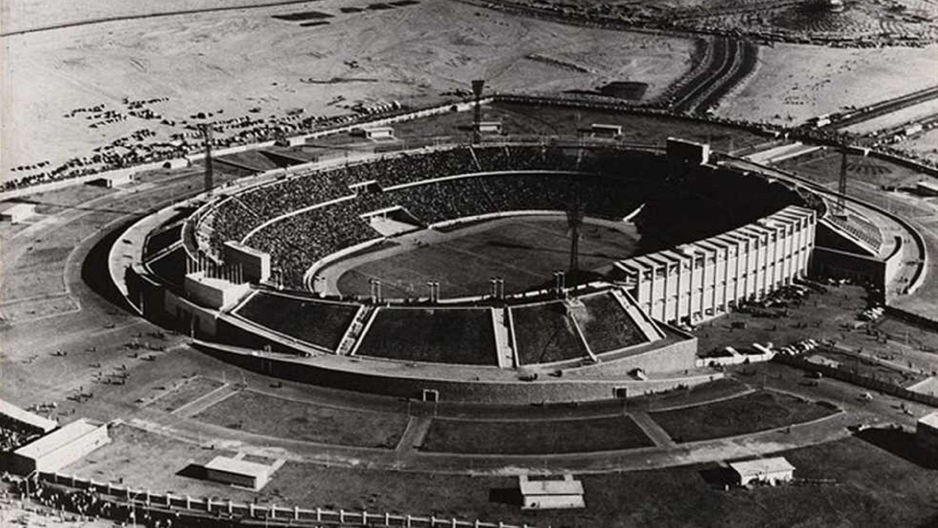 استاد القاهرة