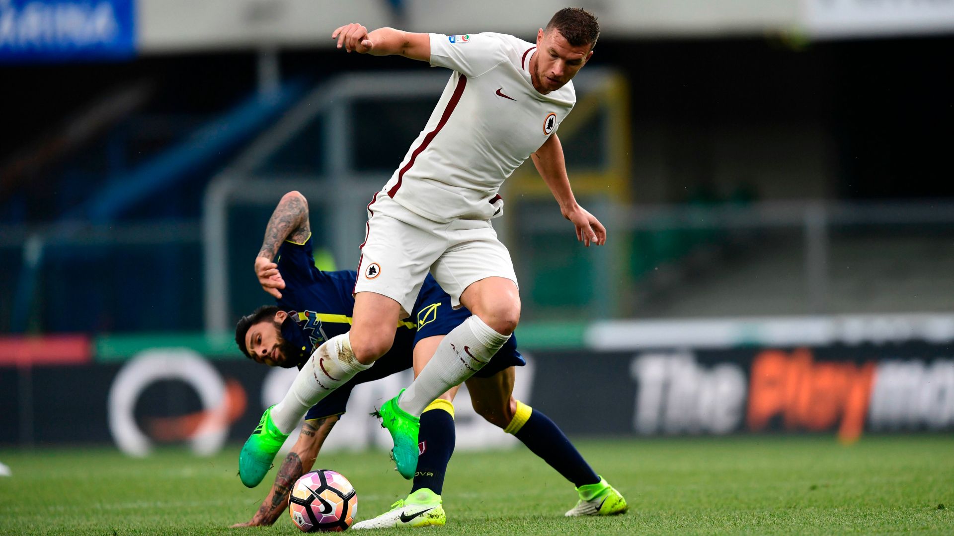 Edin Dzeko Lucas Castro Chievo Roma Serie A 05202017