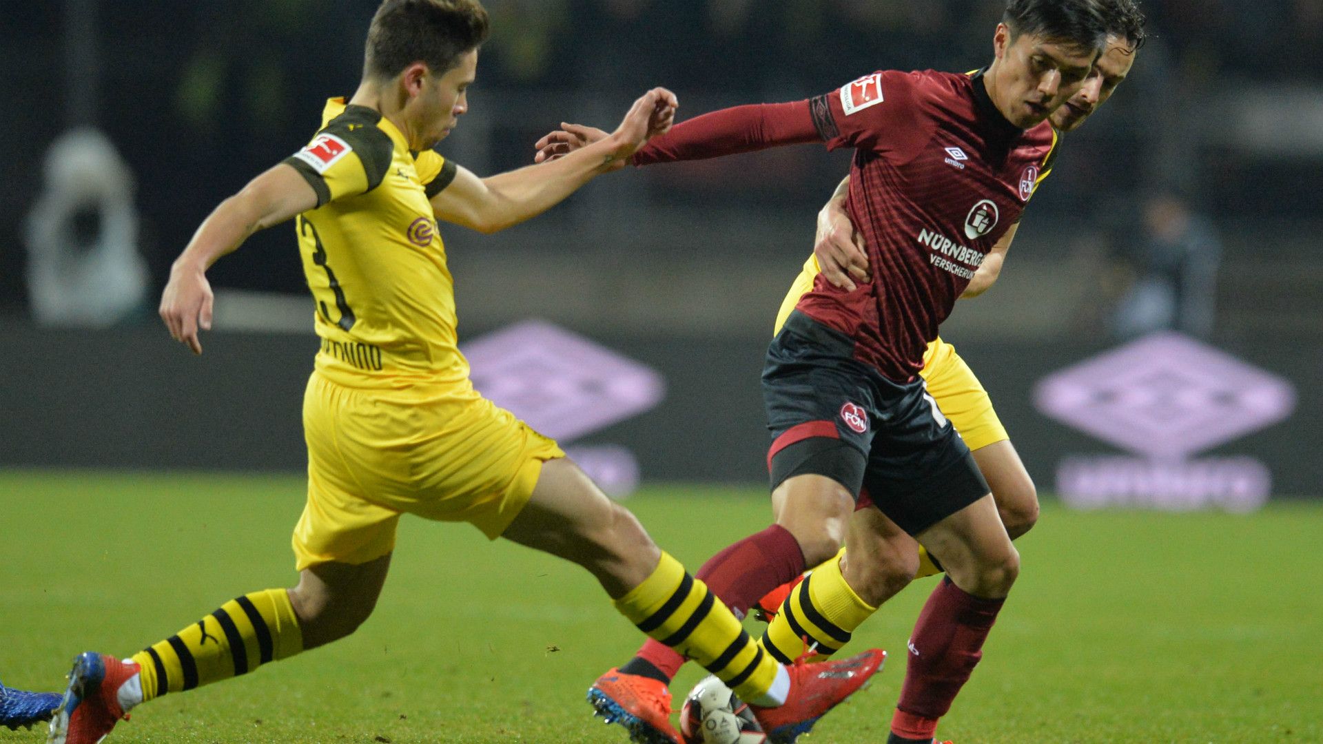 RAPHAEL GUERREIRO BORUSSIA DORTMUND YUYA KUBO NÜRNBERG GERMAN BUNDESLIGA 18022019