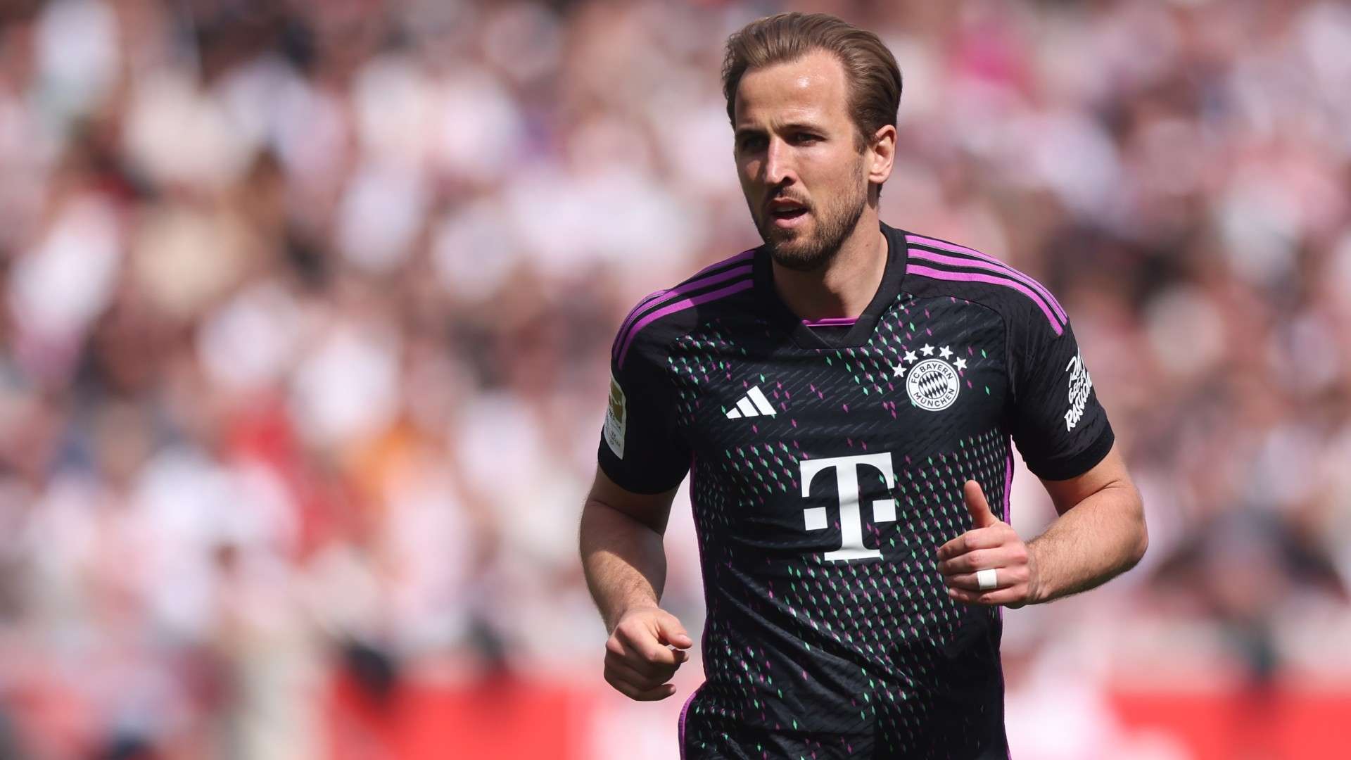 Harry Kane of Bayern Muenchen reacts