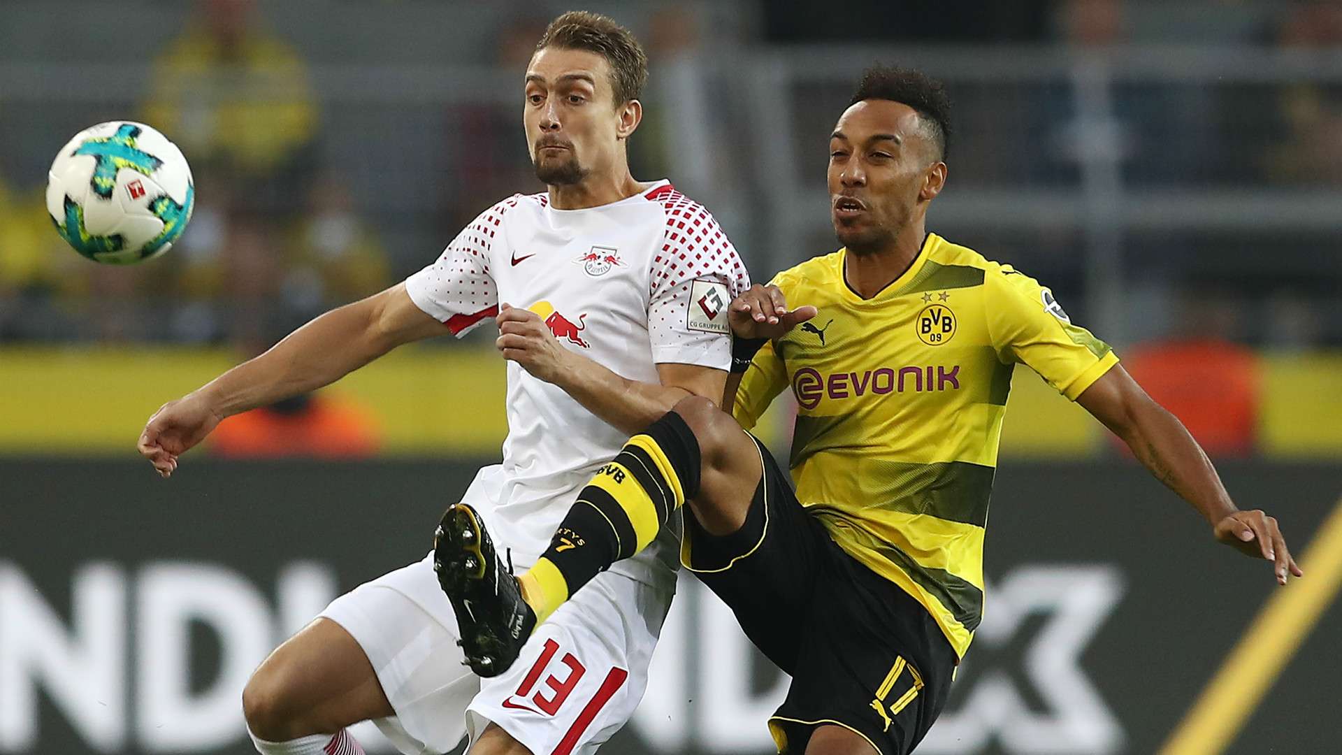 STEFAN ILSANKER RB LEIPZIG PIERRE EMERICK AUBAMEYANG BORUSSIA DORTMUND GERMAN BUNDESLIGA 14102017