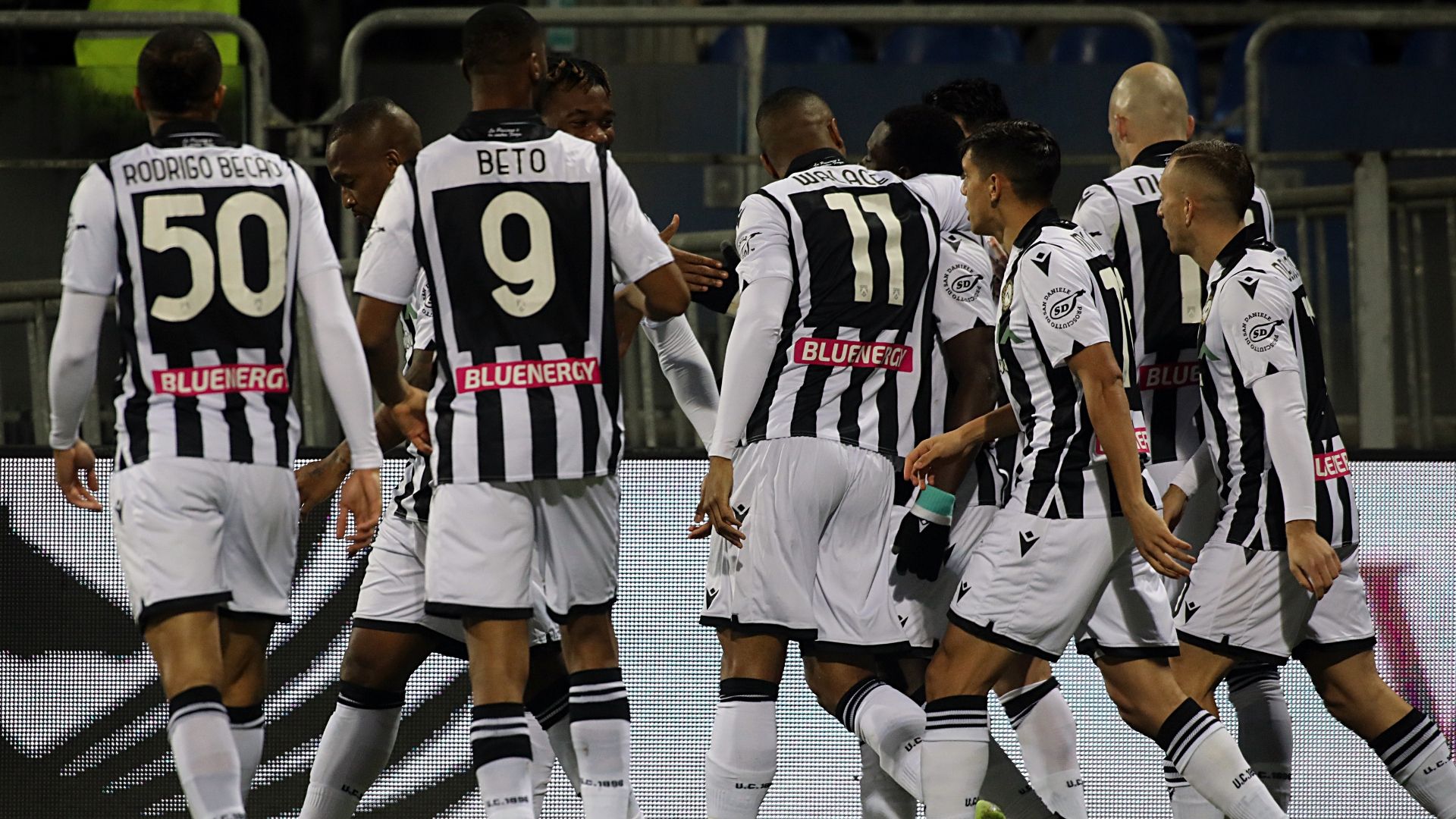 Cagliari Udinese celebrating Serie A
