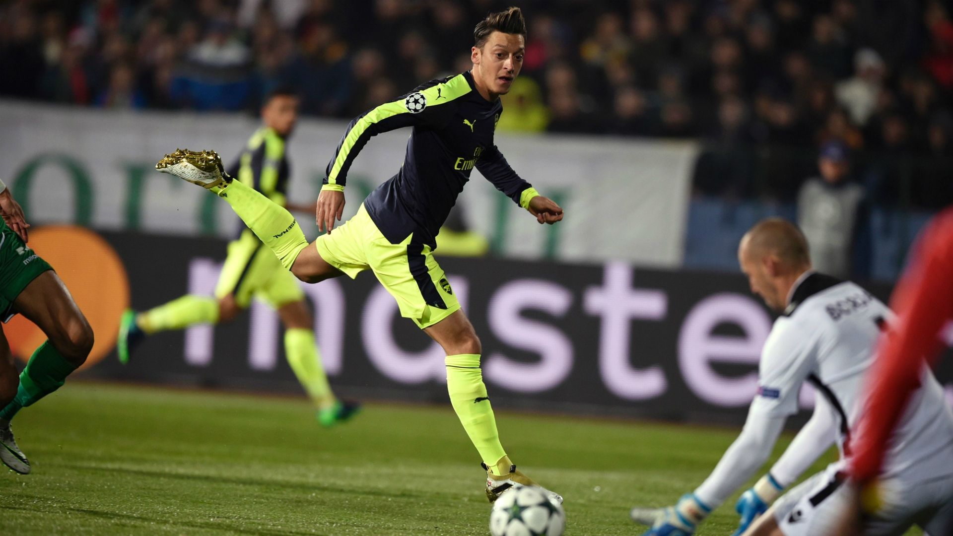 Mesut Ozil Arsenal Ludogorets UEFA Champions League 01112016