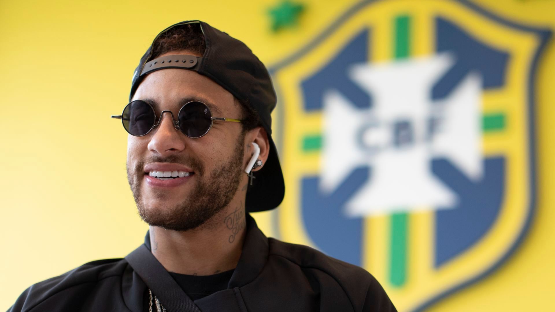 Neymar chegada Brasil Granja Comary 25052019