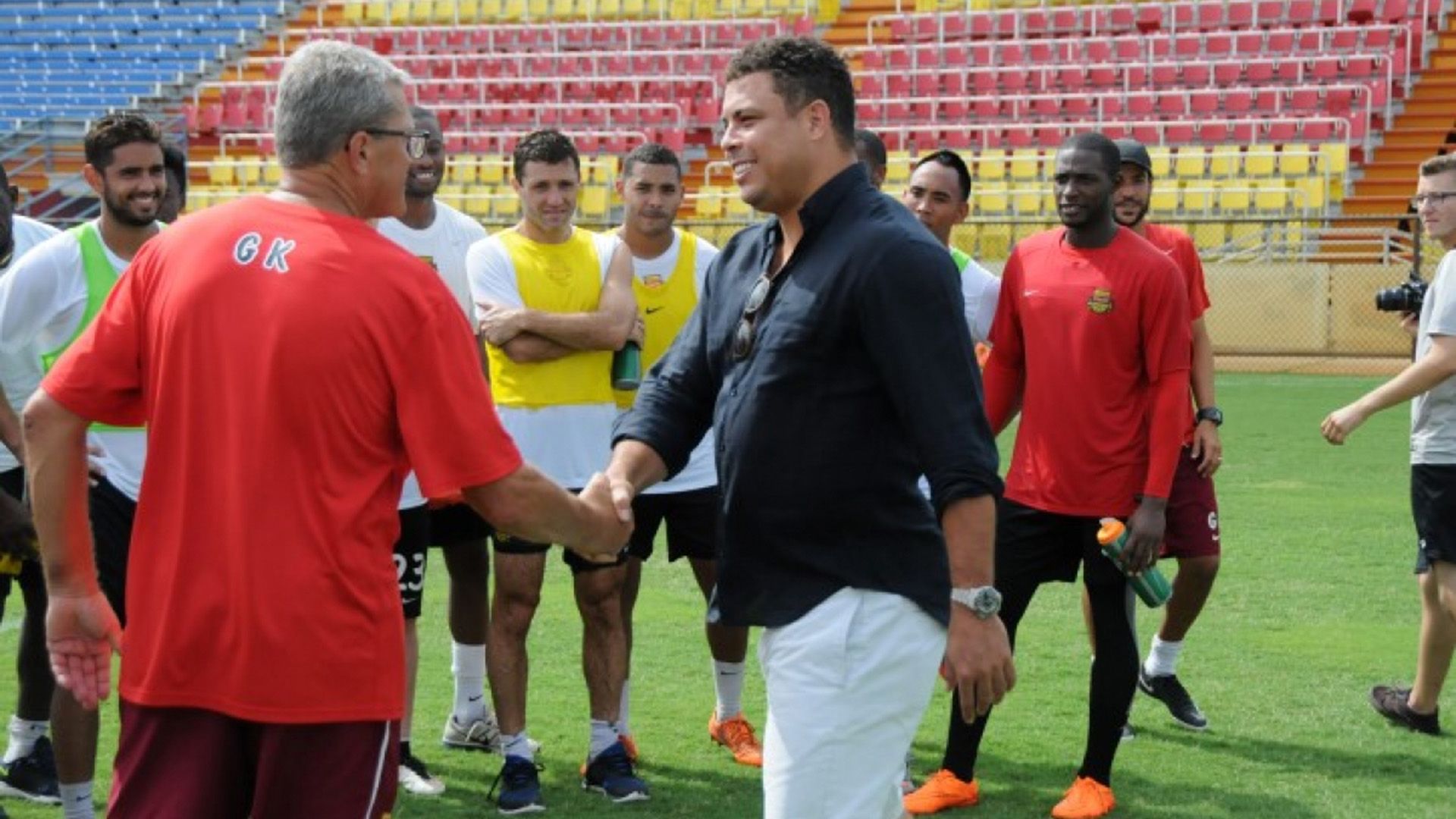 Ronaldo Nazario visits Fort Lauderdale Strikers 27082015