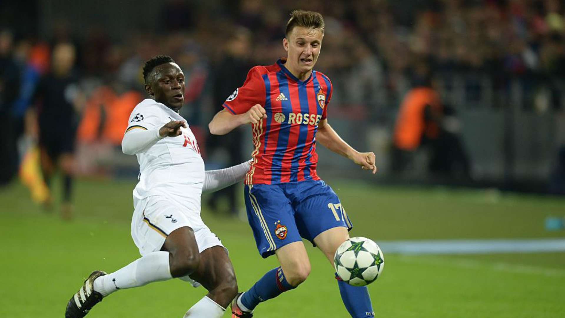 Victor Wanyama tackles Aleksandr Golovin (R) of CSKA Moscow