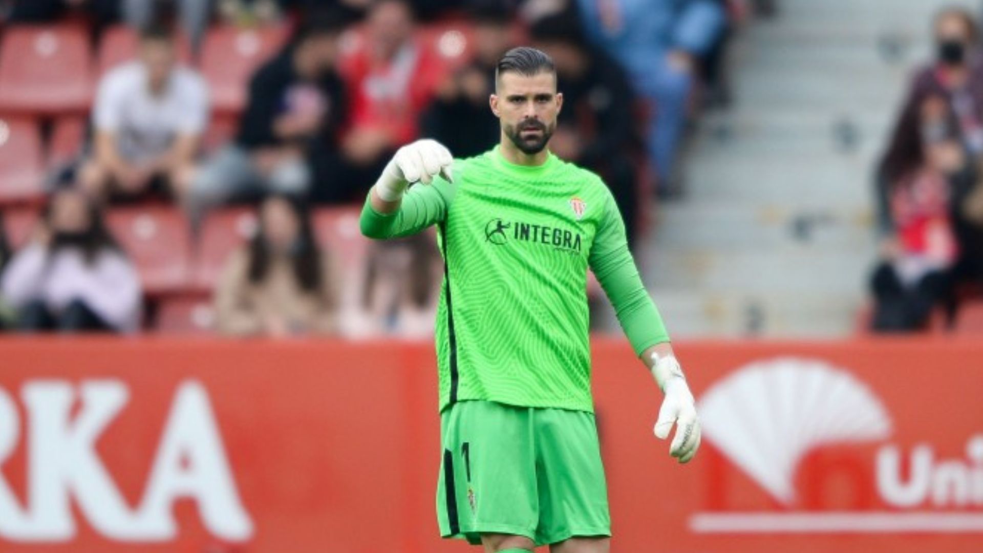 Cuéllar, en la porteria del Sporting