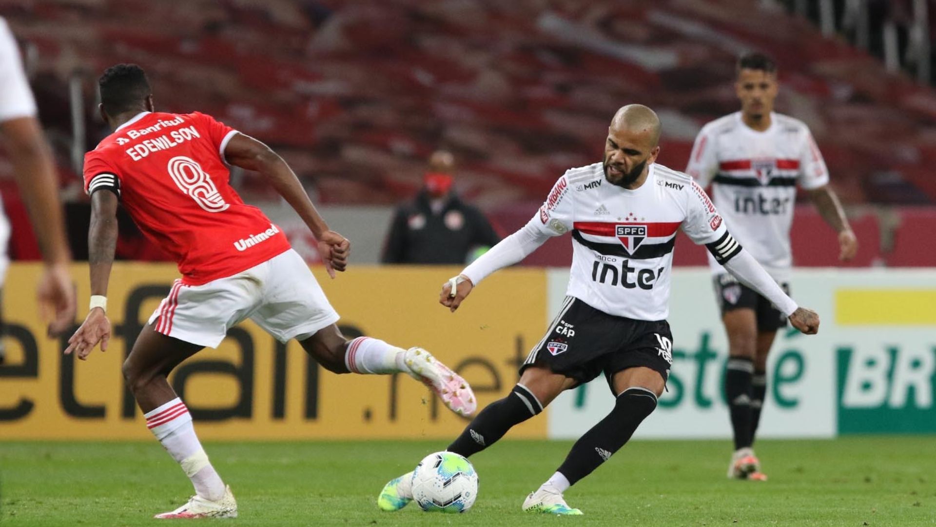 Daniel Alves Edenilson São Paulo Internacional Brasileirão