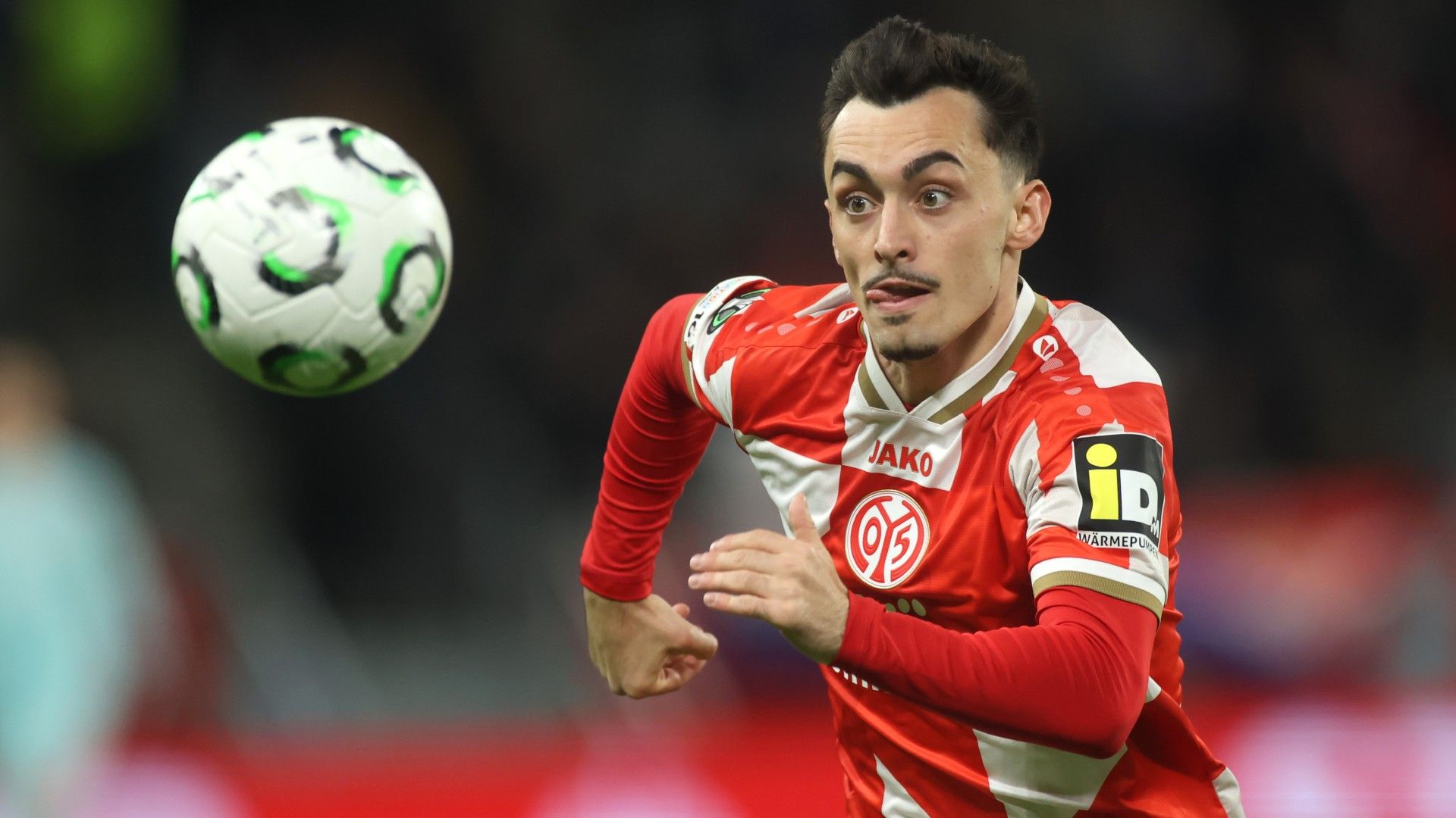 Paul Nebel of 1.FSV Mainz 05 controls the b