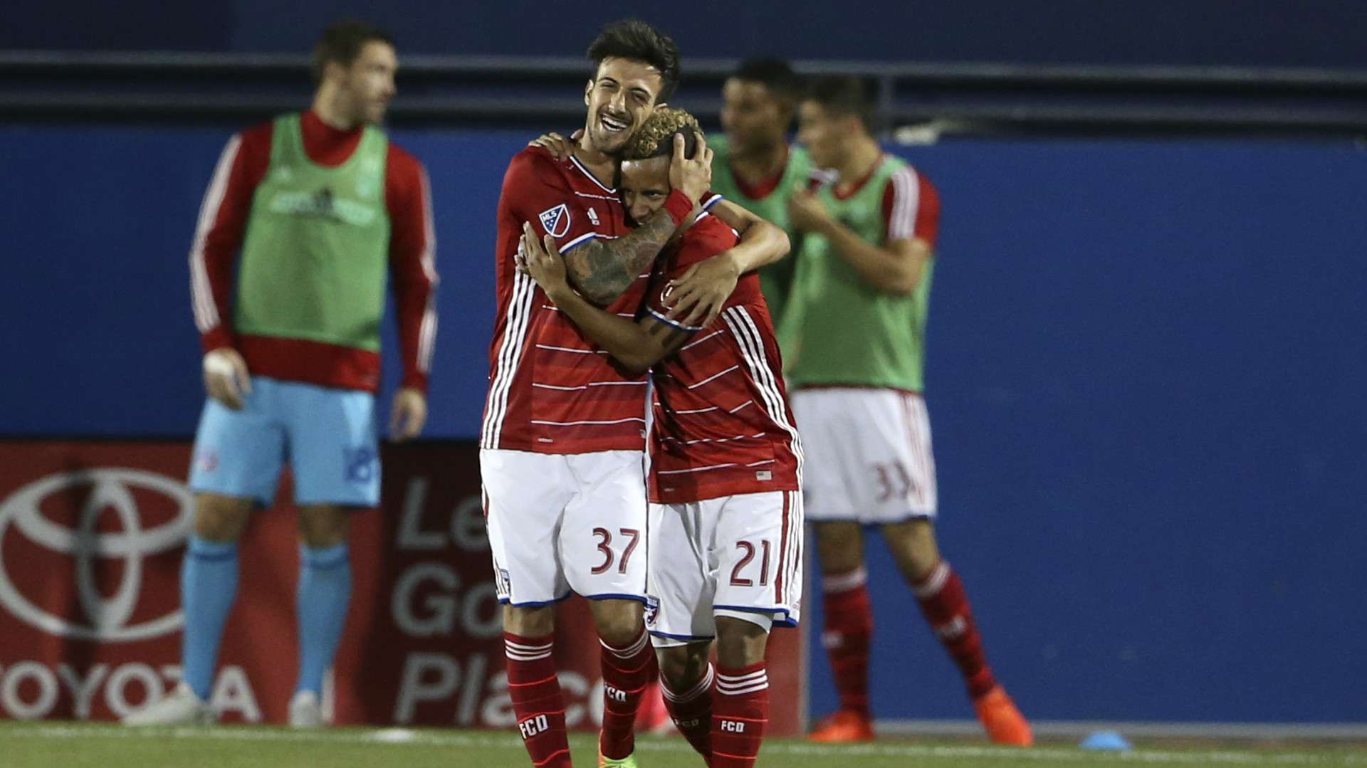 Maxi Urruti Michael Barrios FC Dallas