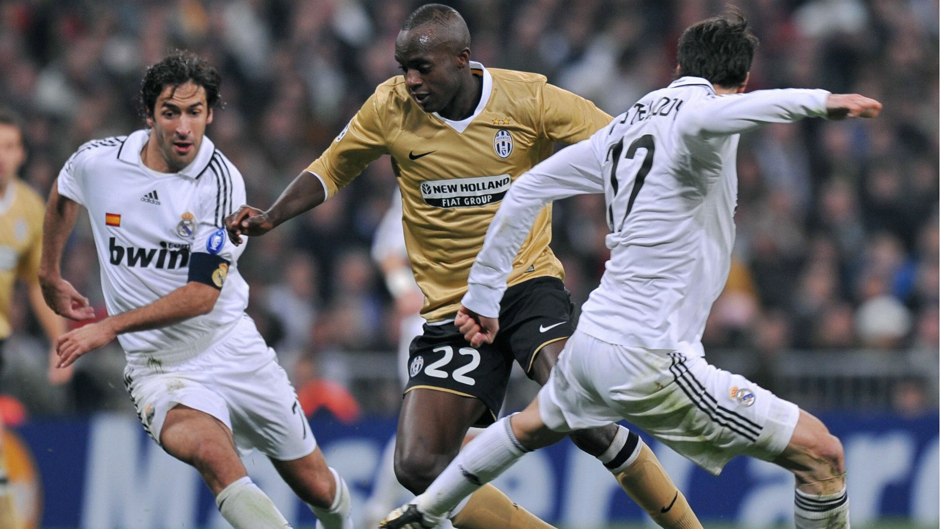 Raul Gonzalez Mohamed Sissoko Ruud van Nistelrooy Real Madrid Juventus Champions League 05112008