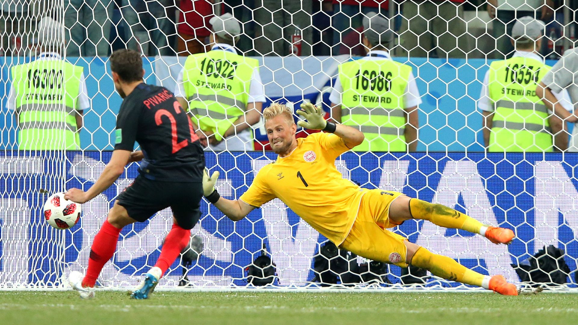 josip pivaric kasper schmeichel - croatia denmark - world cup 2018