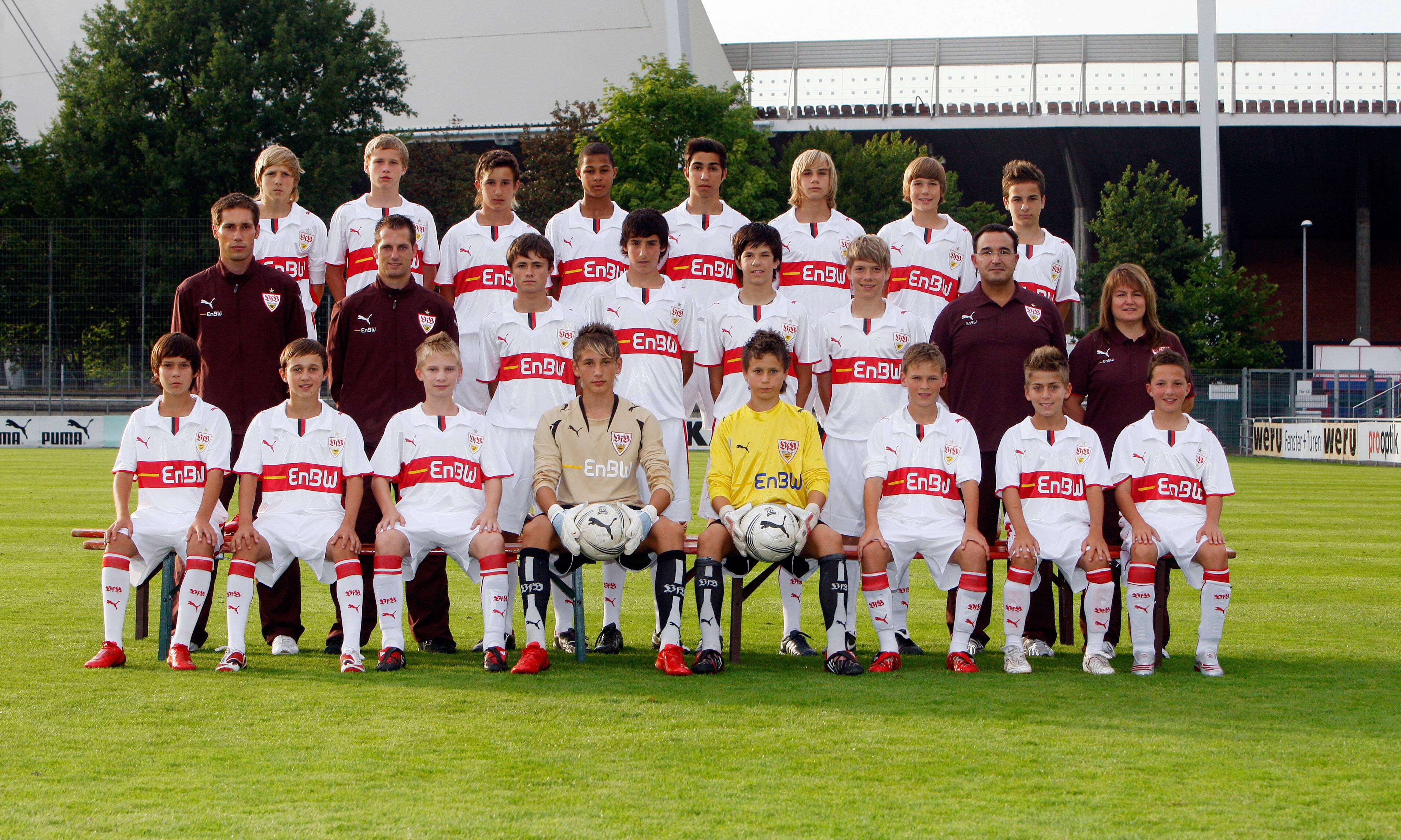 VfB Stuttgart Jugend 2008/2009, mit Serge Gnabry (oben, 4. von links) und Joshua Kimmich (unten 6. von links)