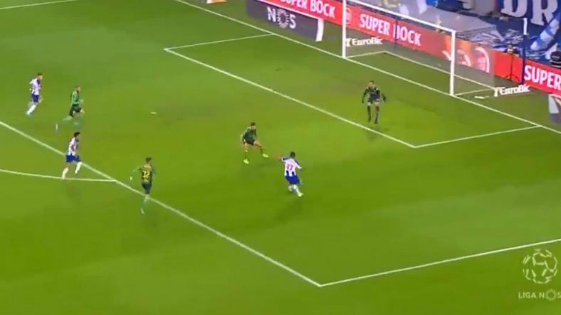 Tecatito Corona Asistencia