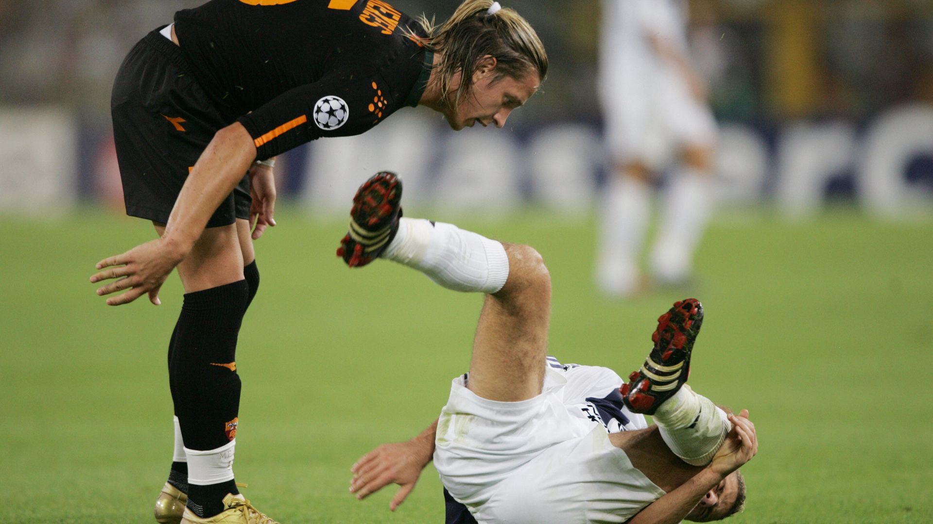 Mexes Roma Dynamo Kiev 15092004 UCL red card