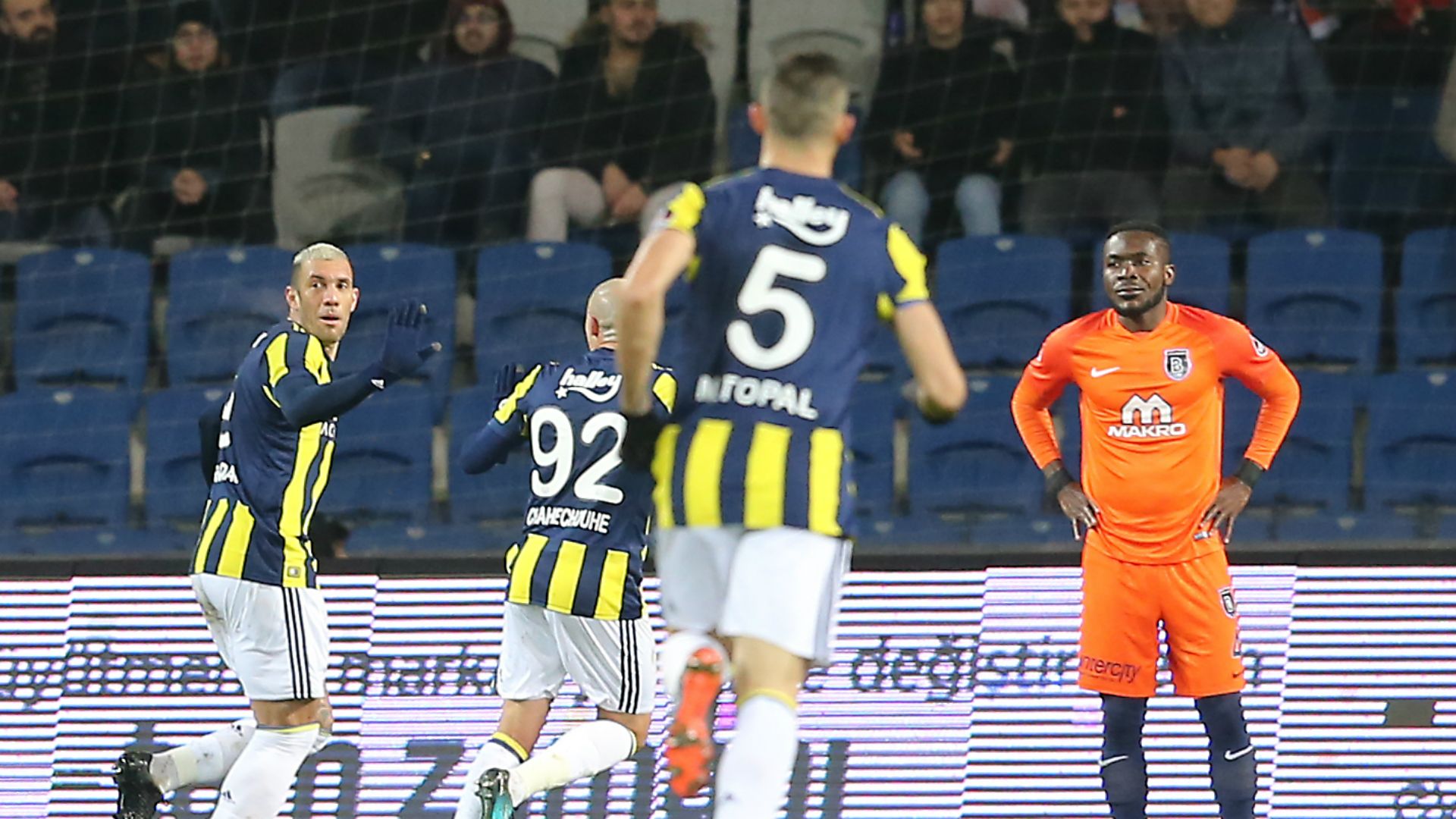 Fernandao Fenerbahce goal celebration vs Basaksehir 02112018