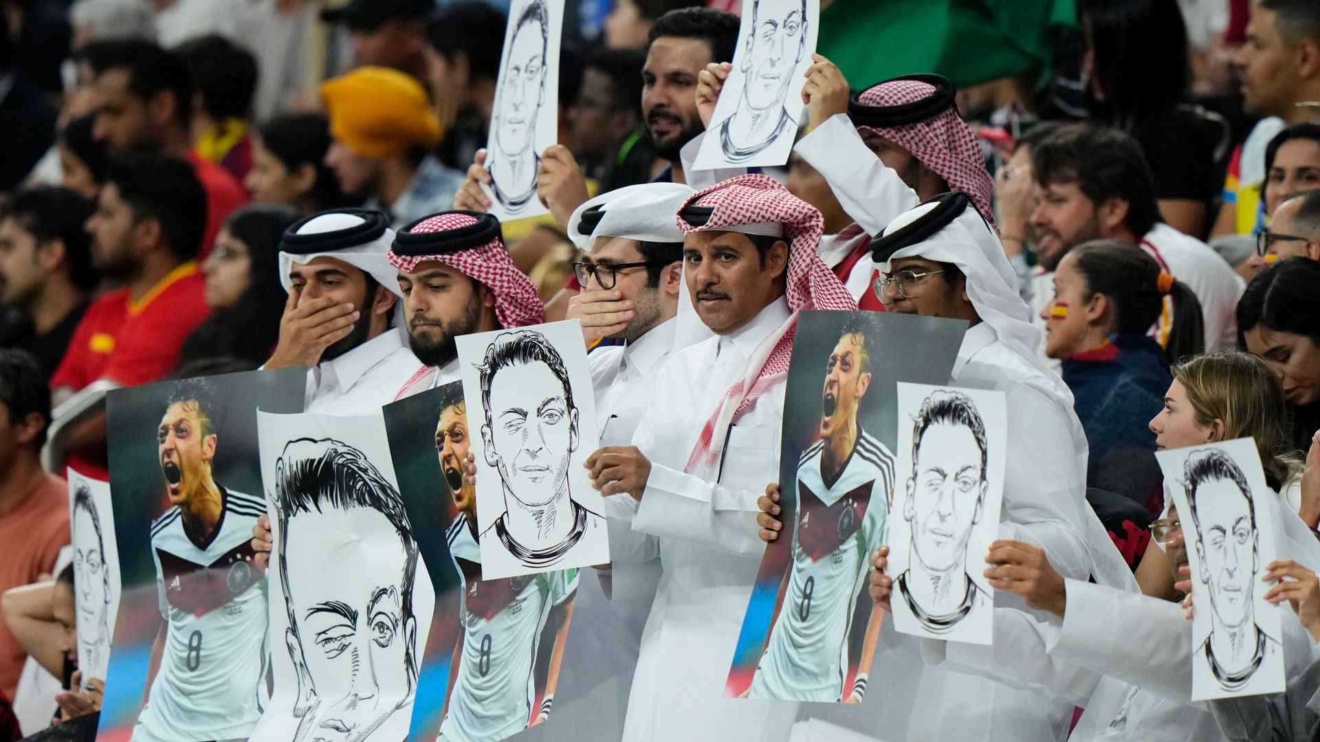 GERMANY ONLY: QATARI FANS MESUT OZIL
