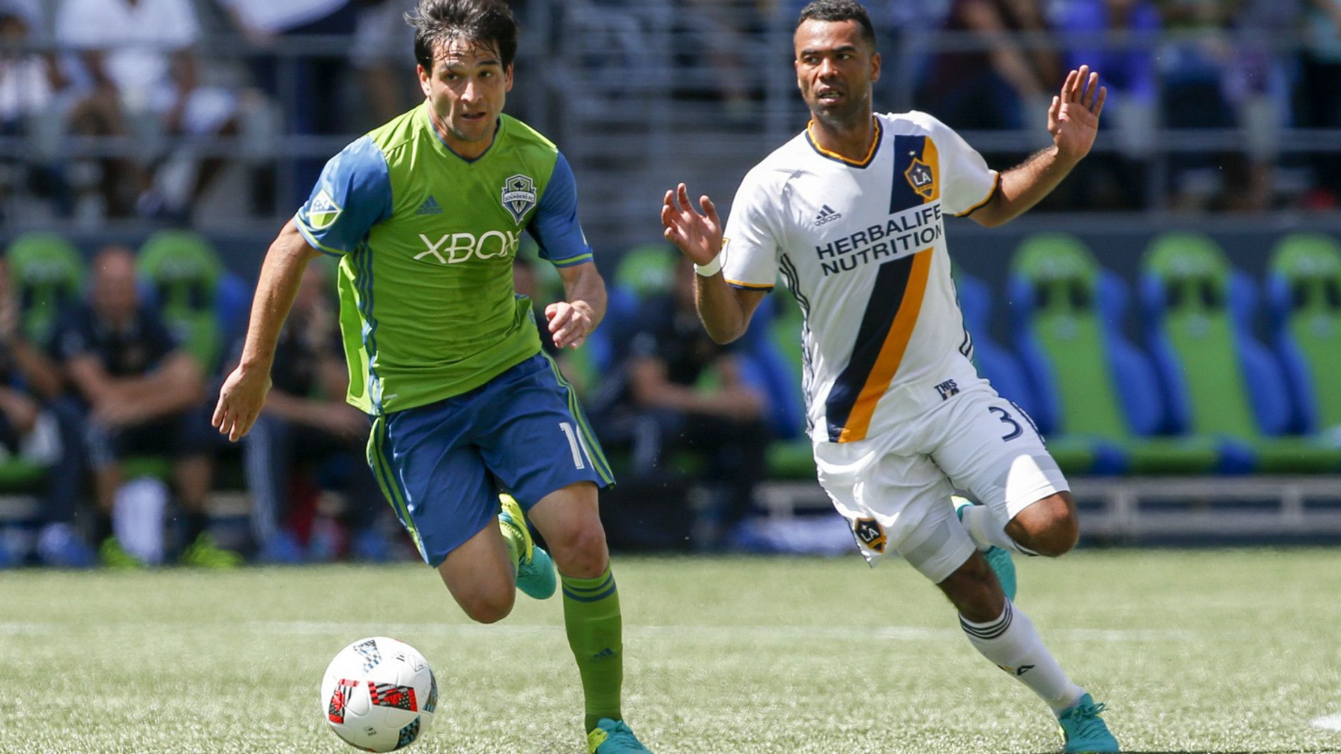 Nicolas Lodeiro Ashley Cole MLS Seattle LA 07312016
