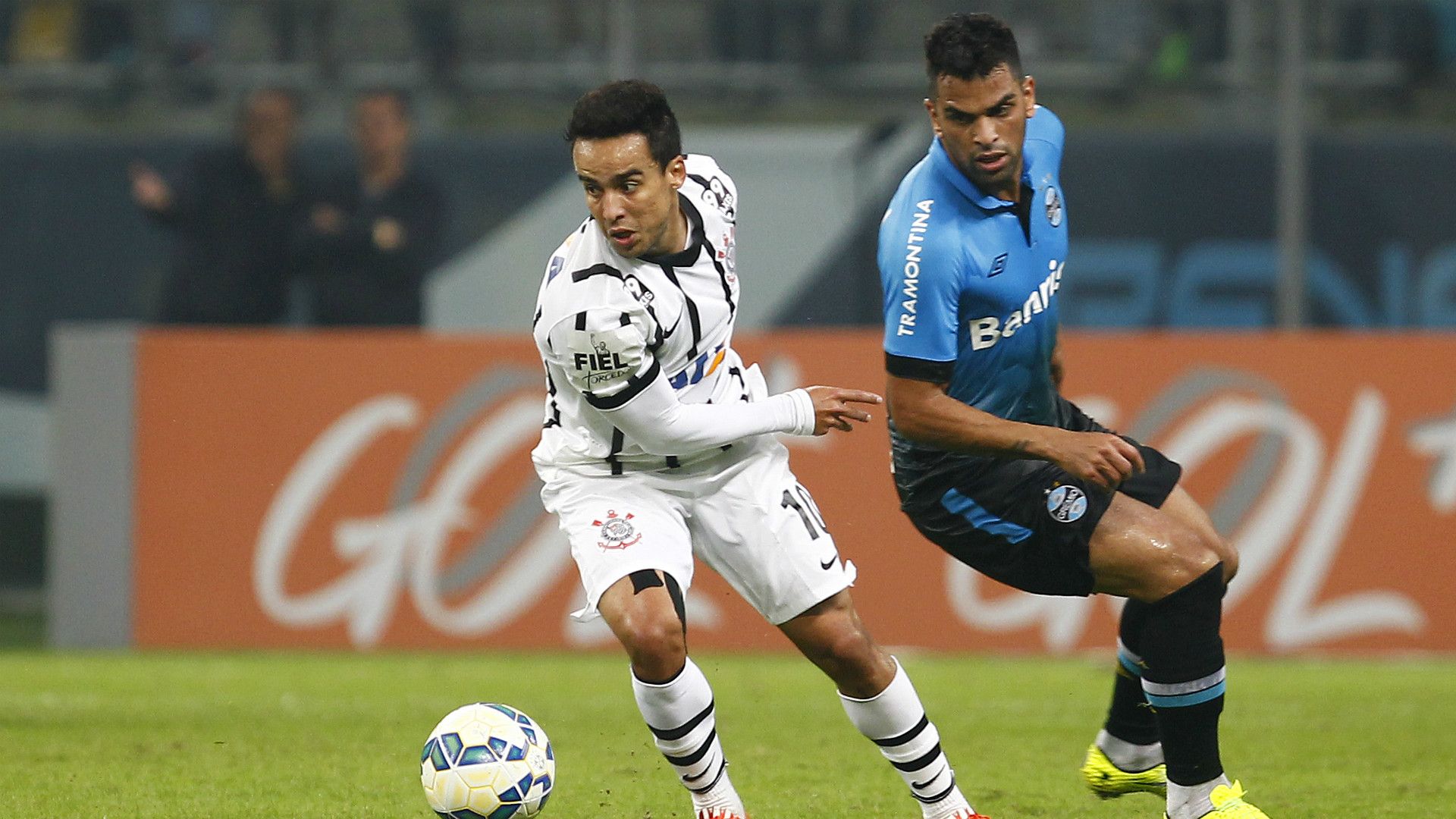 Maicon e Jadson - Grêmio e Corinthians - 3/06/2015