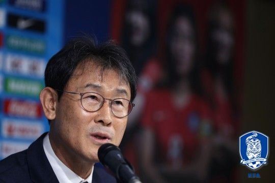 Deuk-Yeo Yoon,  윤덕여