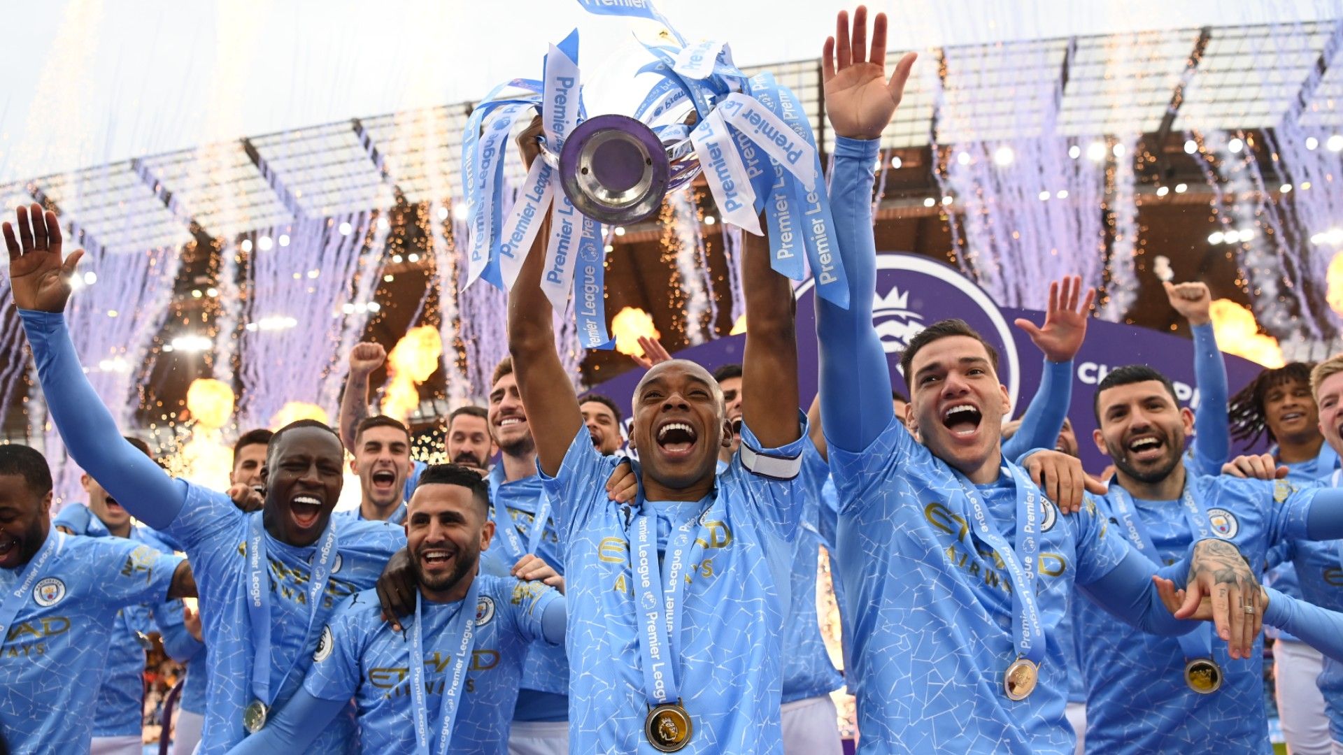 Fernandinho Manchester City Premier League trophy 23 05 2021