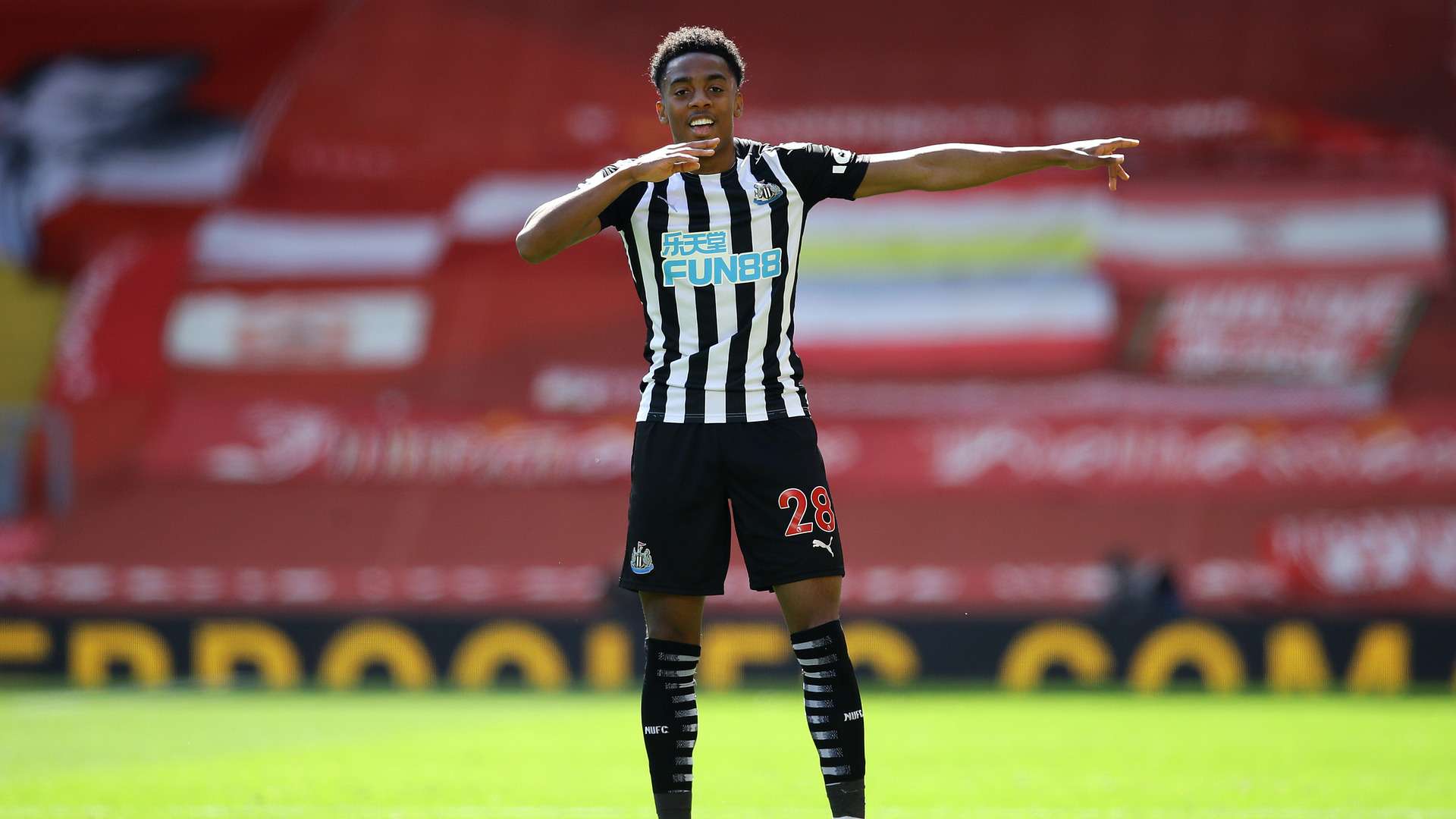 Joe Willock. Liverpool vs Newcastle United 04.24.2021