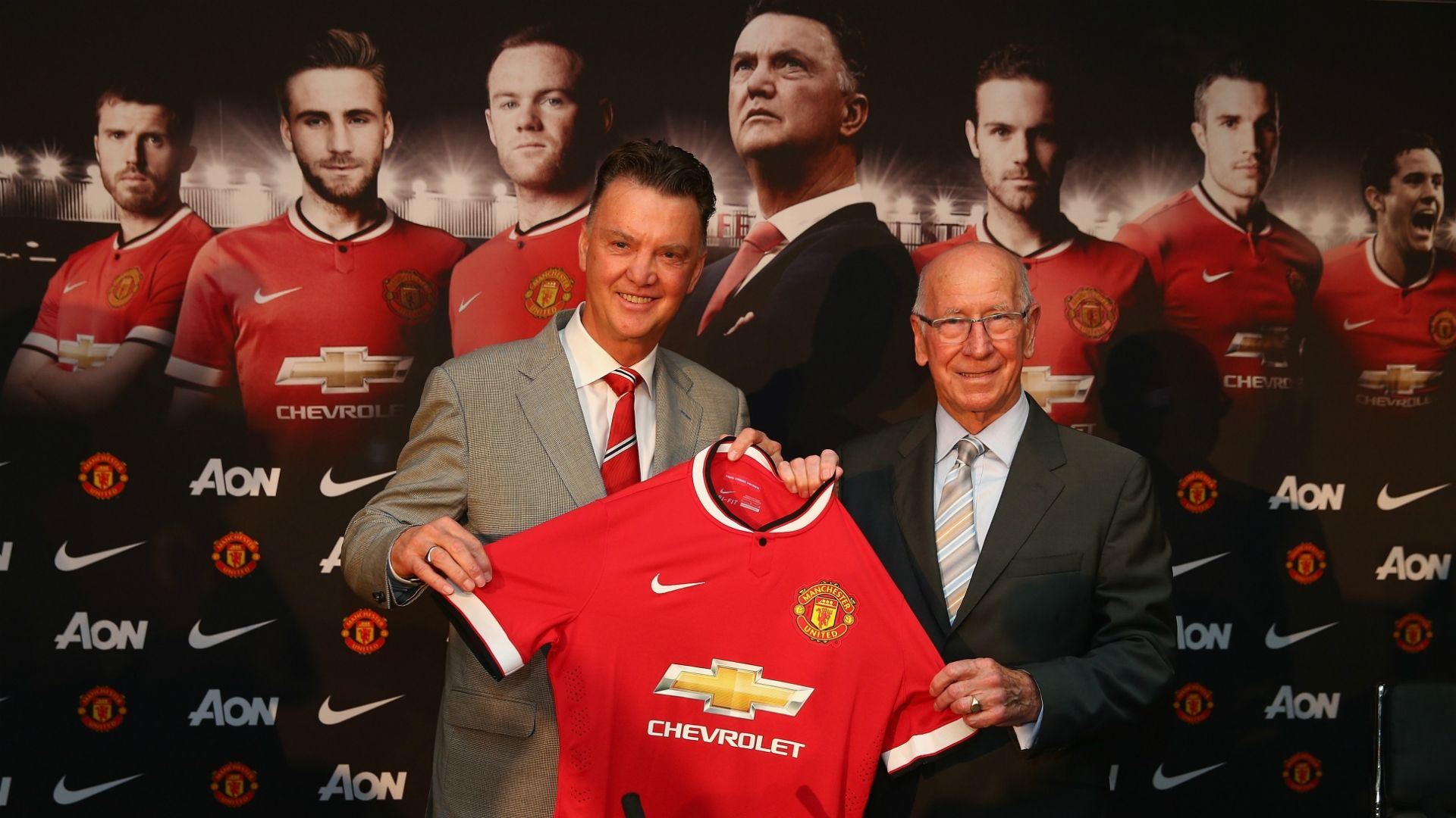 Louis van Gaal Sir Bobby Charlton Manchester United presentation