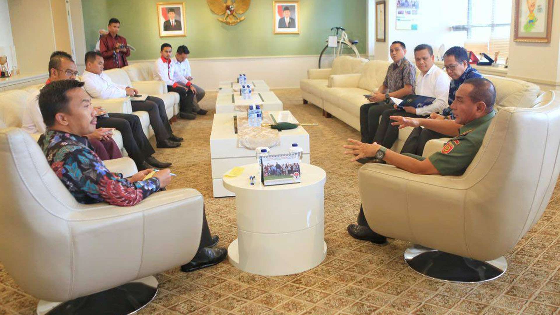 Pertemuan Menpora Imam Nahrawo & Ketua Umum PSSI Edy Rahmayadi