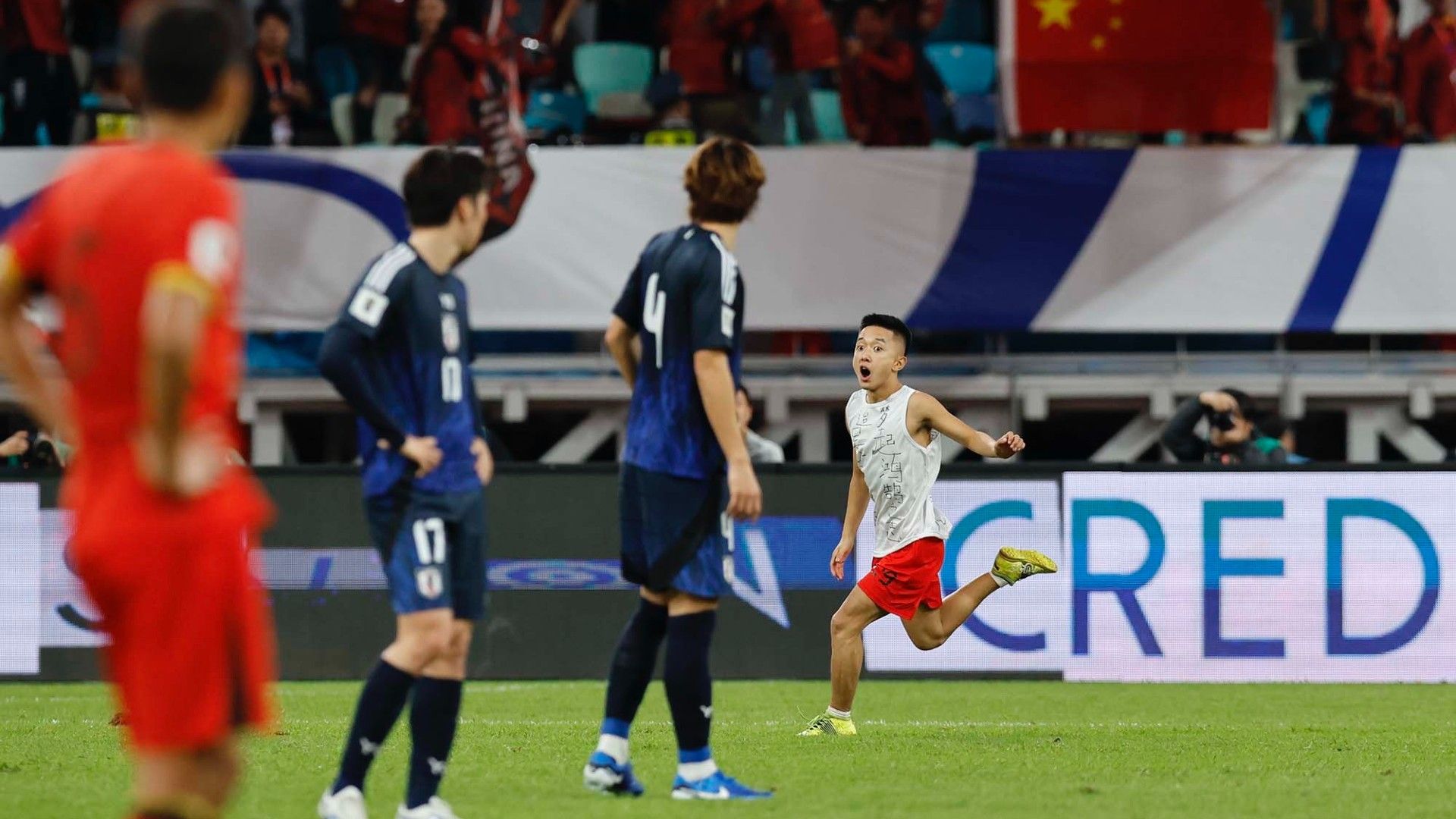 20241119-japan-match-intruder