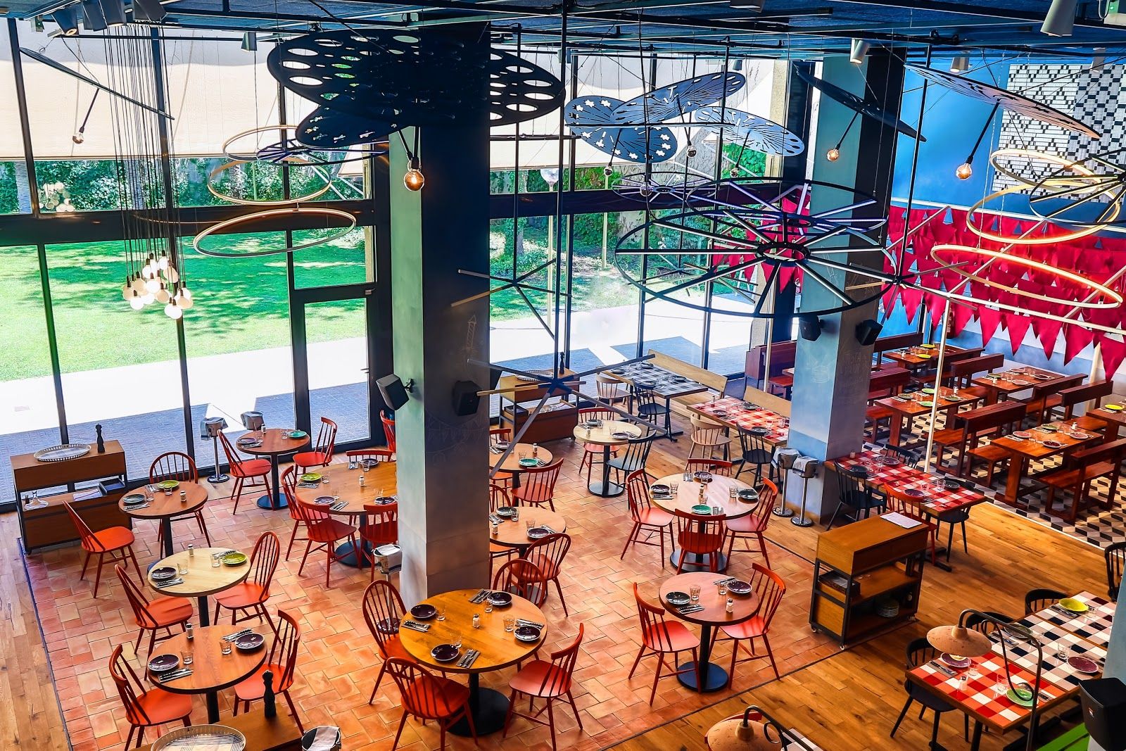 Messi restaurant garden