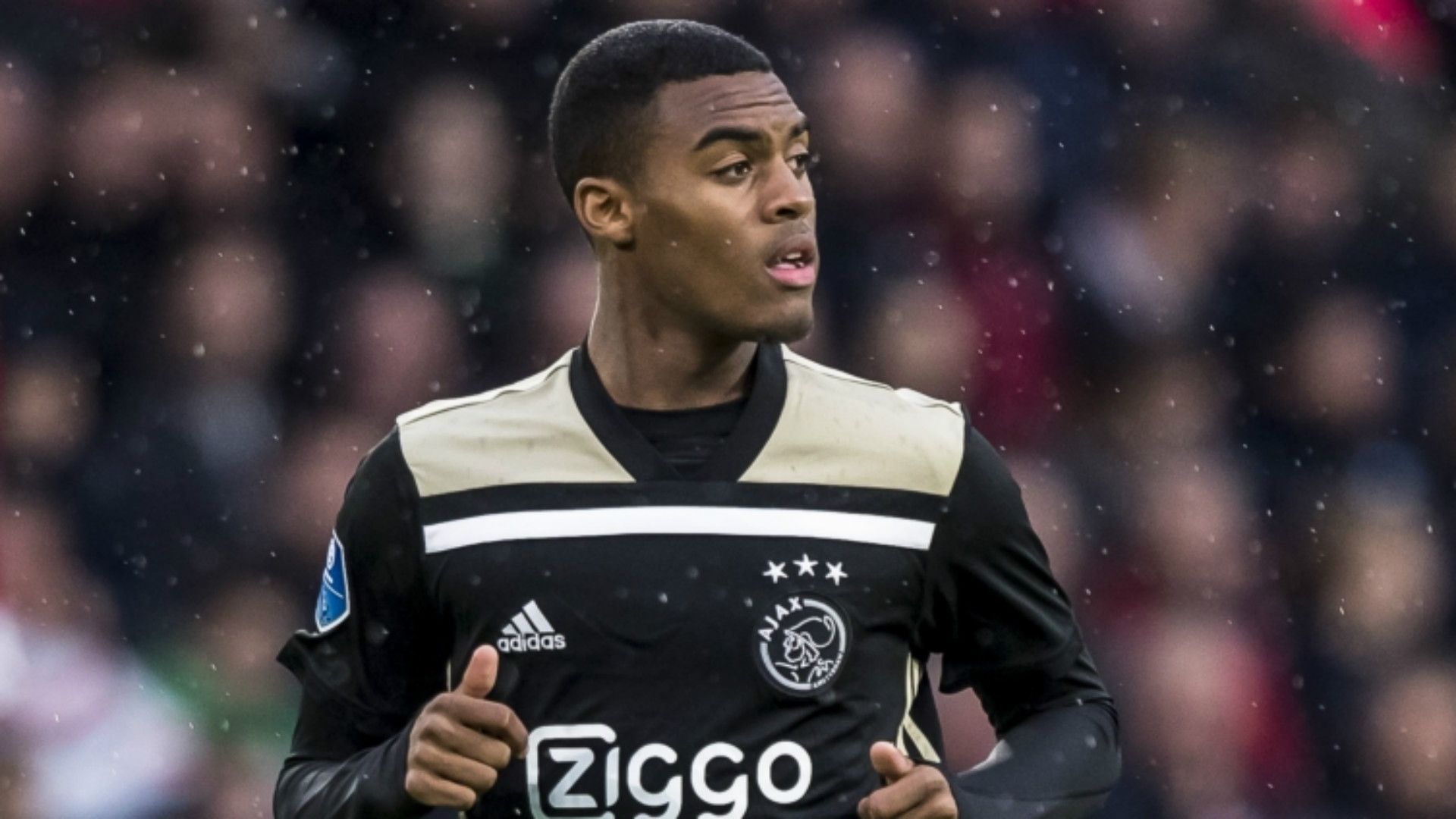 Ryan Gravenberch Ajax 2018-19