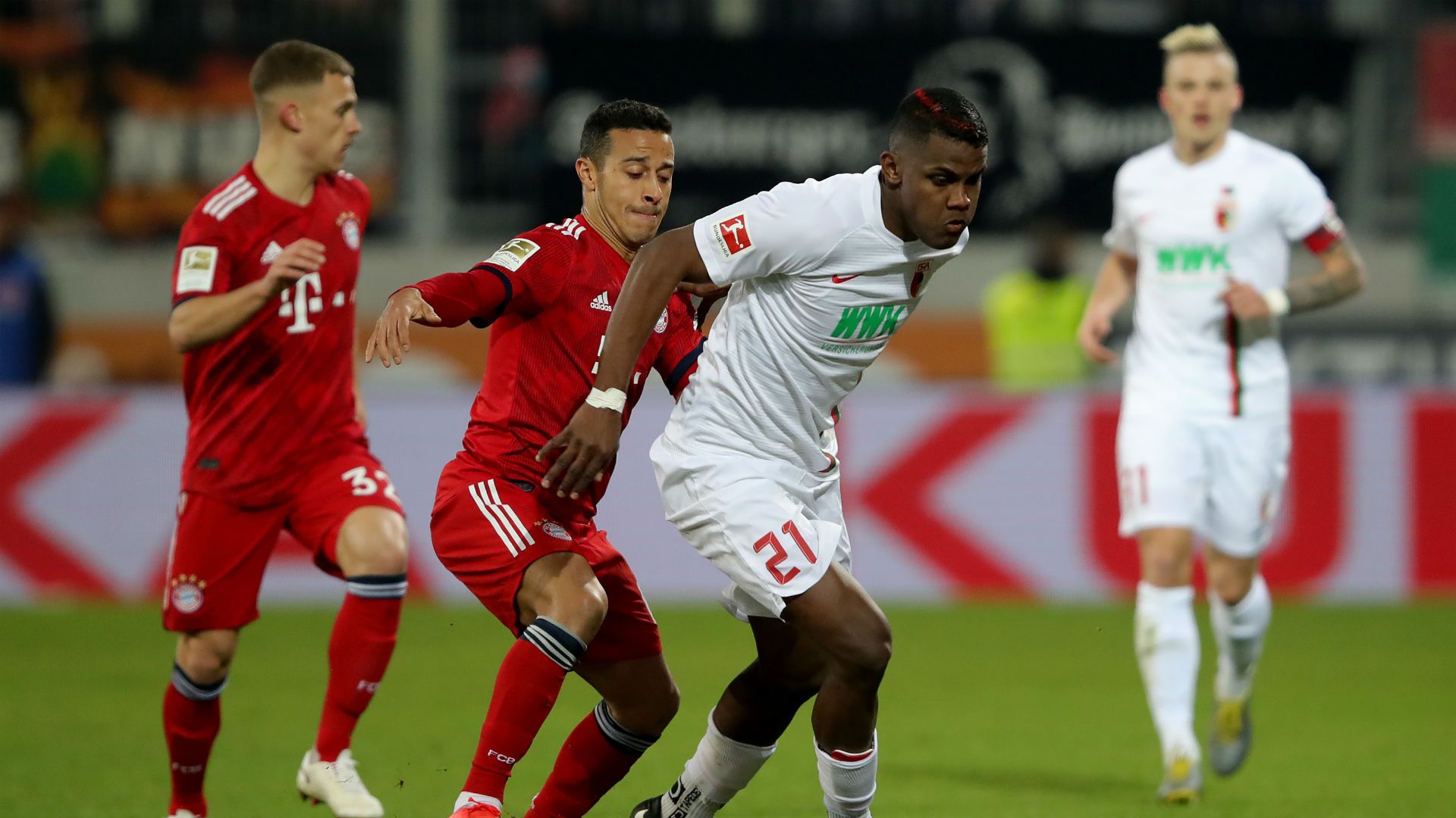 Sergio Cordova Thiago Bayern Munich Augsburg Bundesliga 15022019